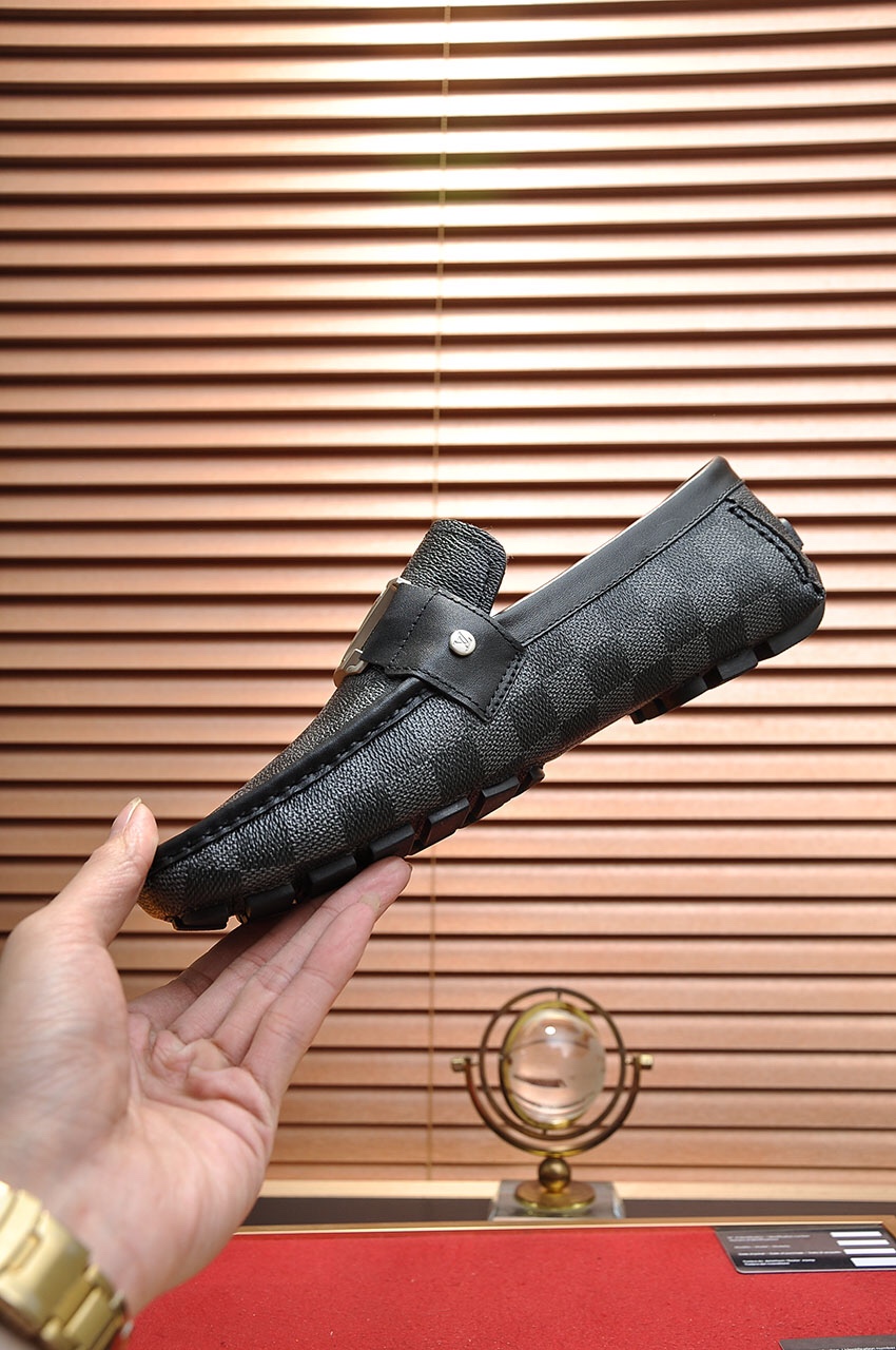 Louis Vuitton Leather Boots 10 - vstockx