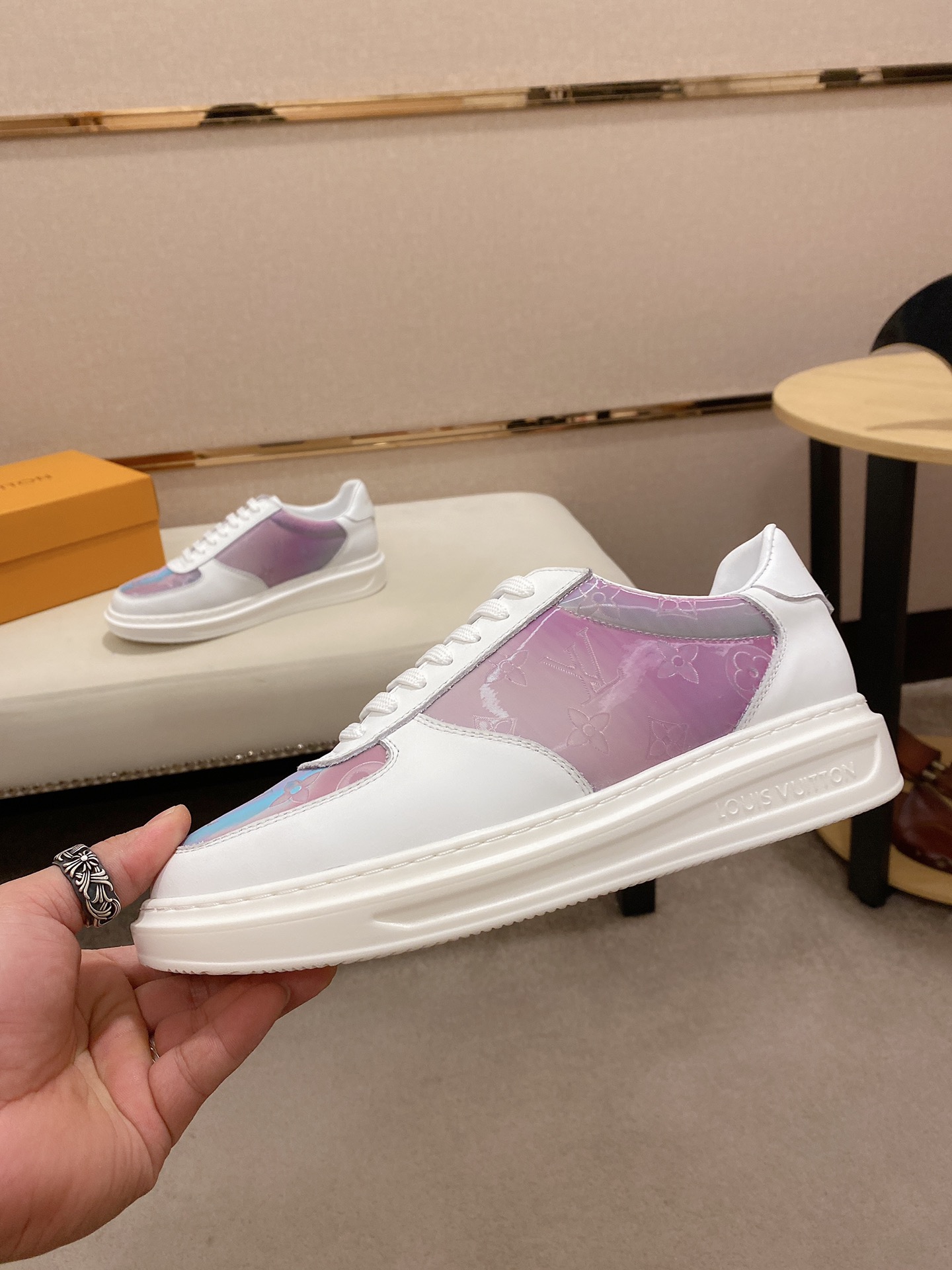 Louis Vuitton Low Top sneaker 116 - vstockx