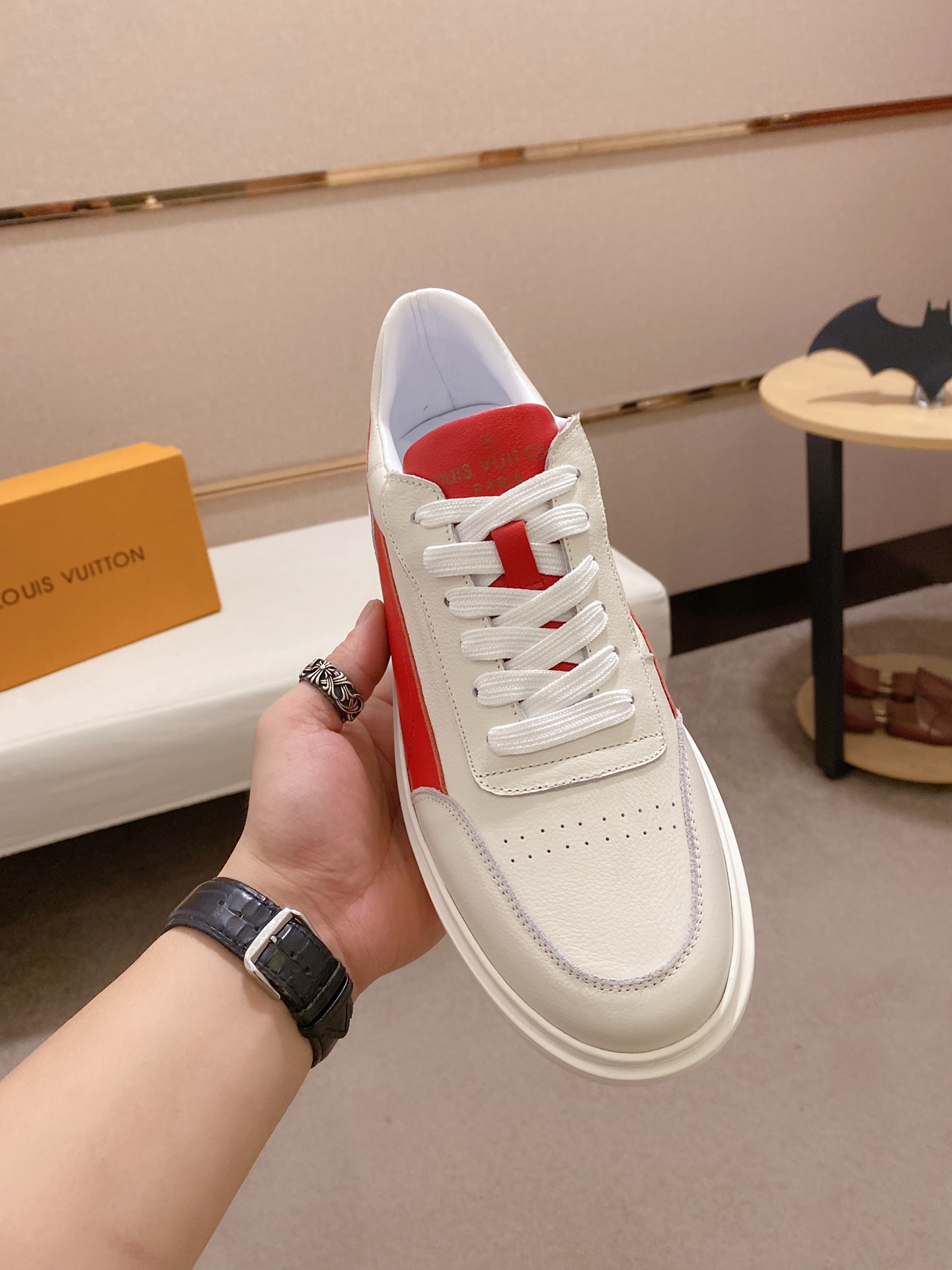 Louis Vuitton Low Top sneaker 122 - vstockx