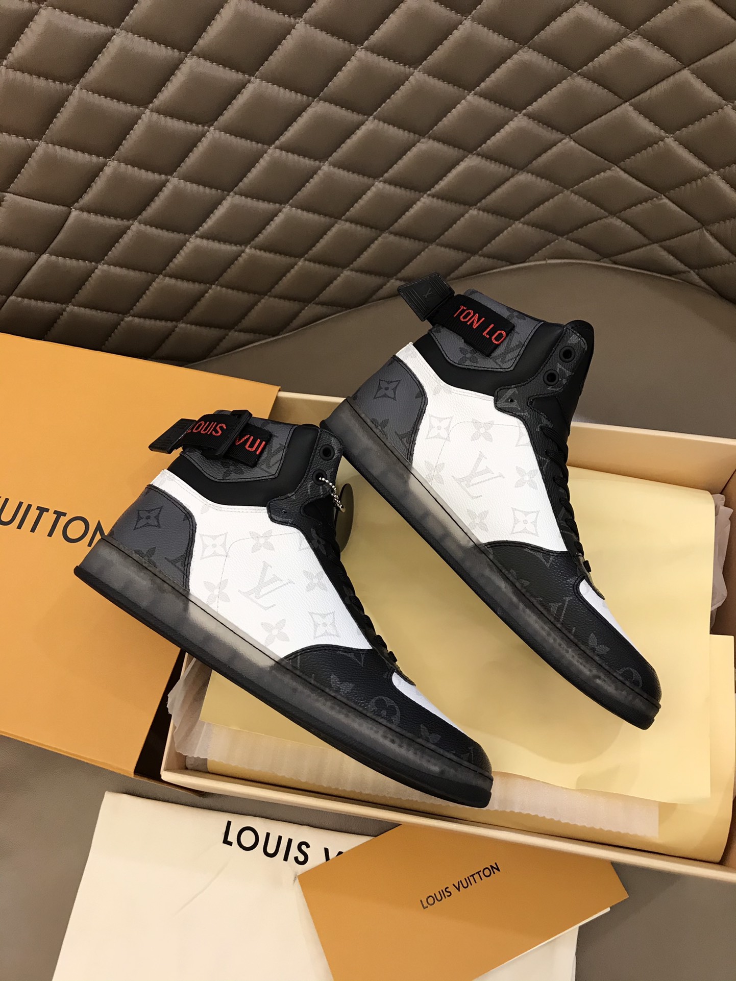 Louis Vuitton Rivoli sneaker 10 - vstockx
