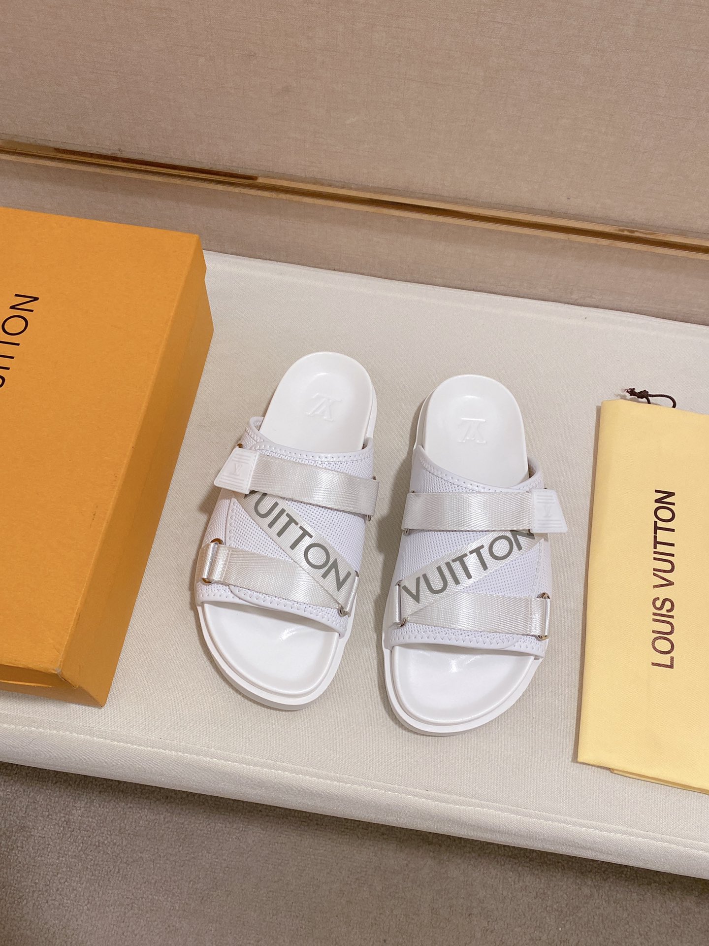 Louis Vuitton Honolulu Sneaker 1 - vstockx