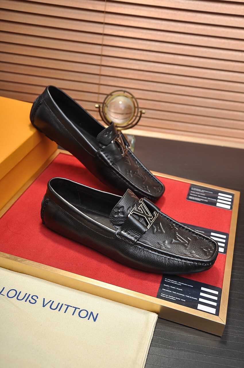 Louis Vuitton Leather Boots 2 - vstockx