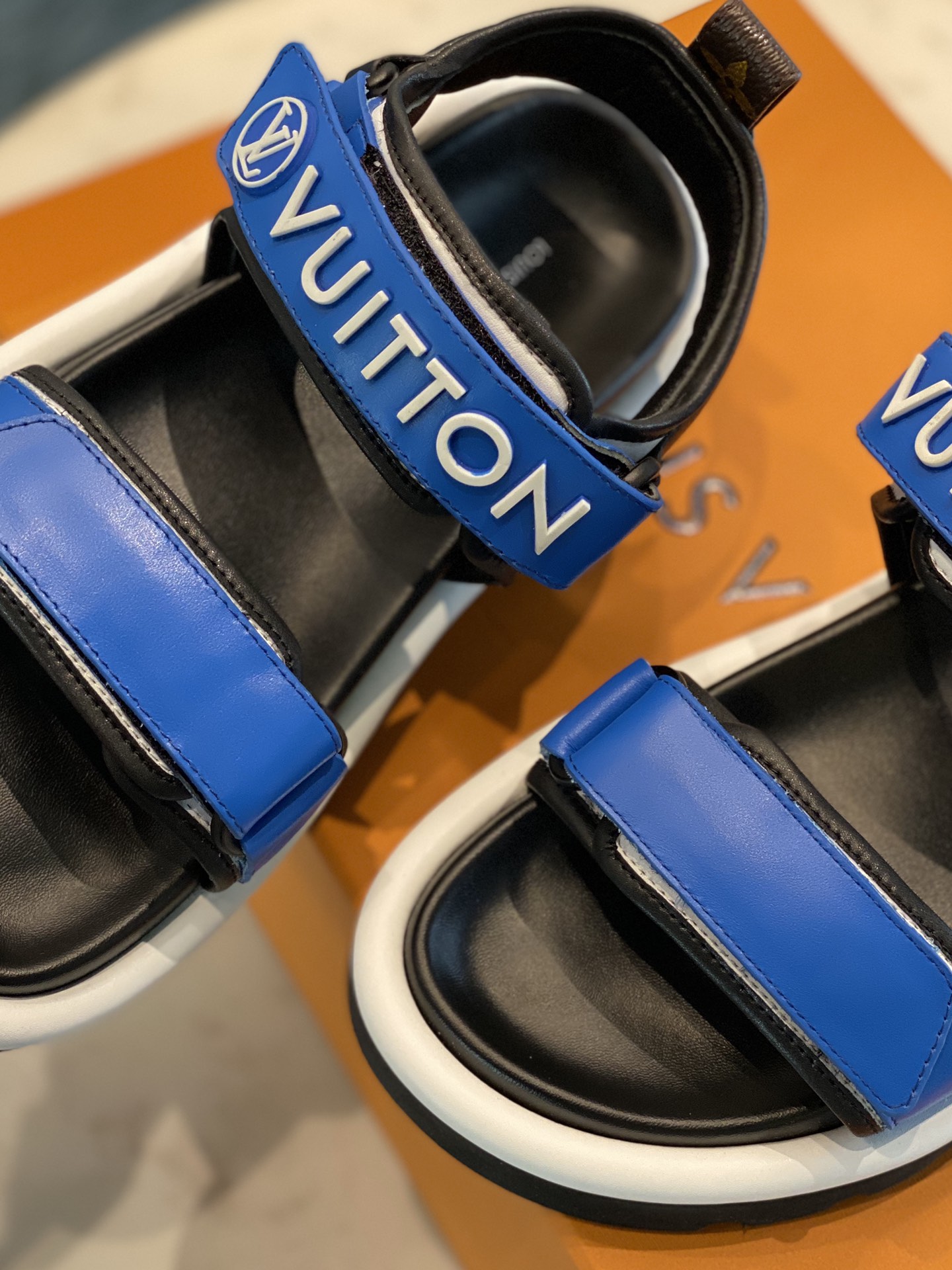 Louis Vuitton PASEO FLAT COMFORT SANDALS WOMEN 9 - vstockx