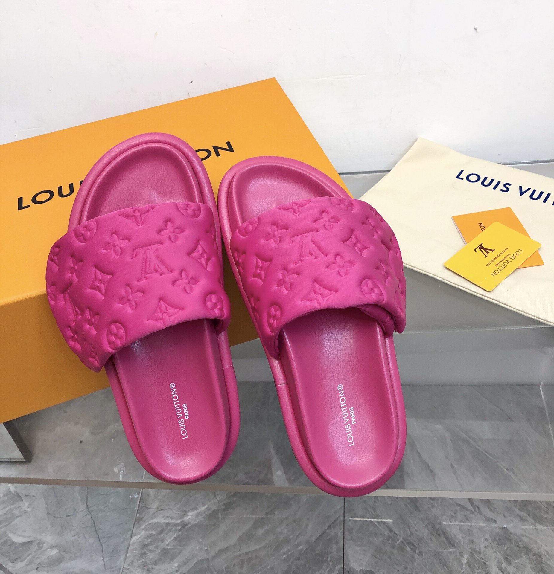 Louis Vuitton POOL PILLOW COMFORT MULES WOMEN 1 - vstockx