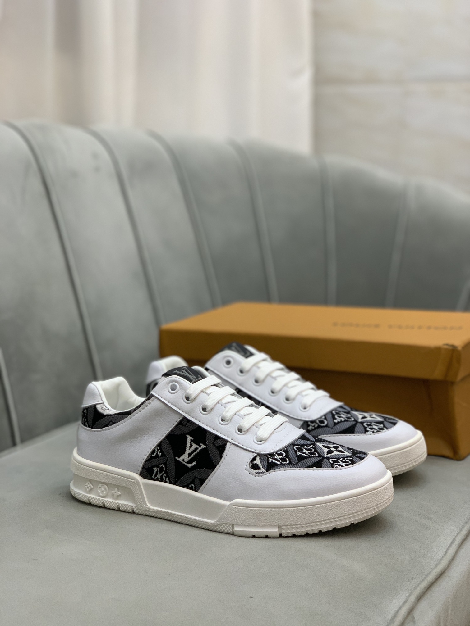 Louis Vuitton Low Top sneaker 12 - vstockx