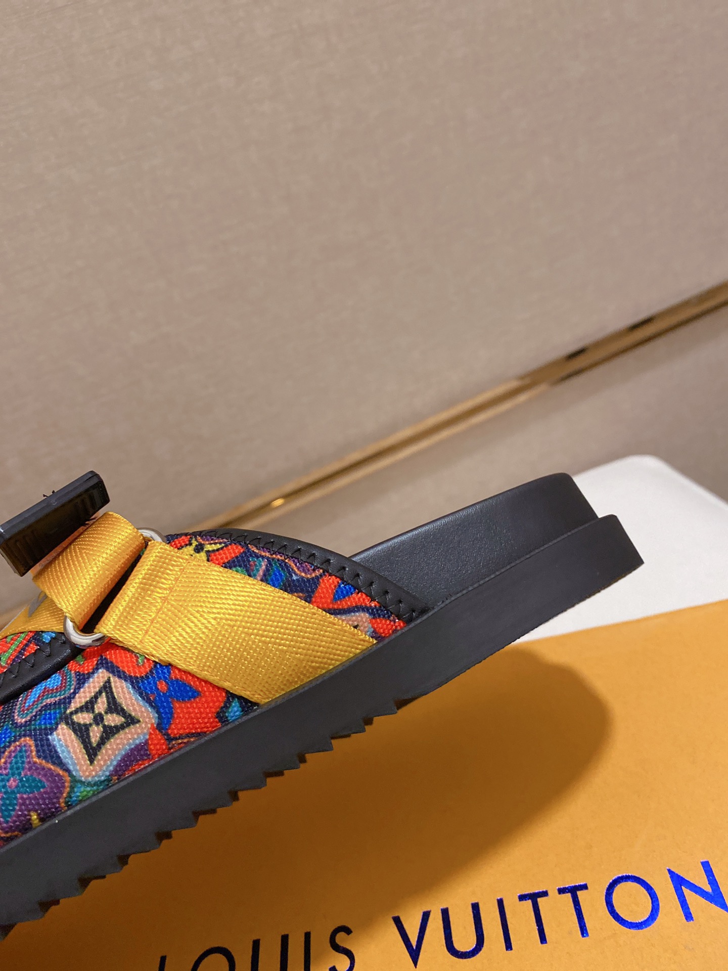 Louis Vuitton Honolulu Sneaker 12 - vstockx