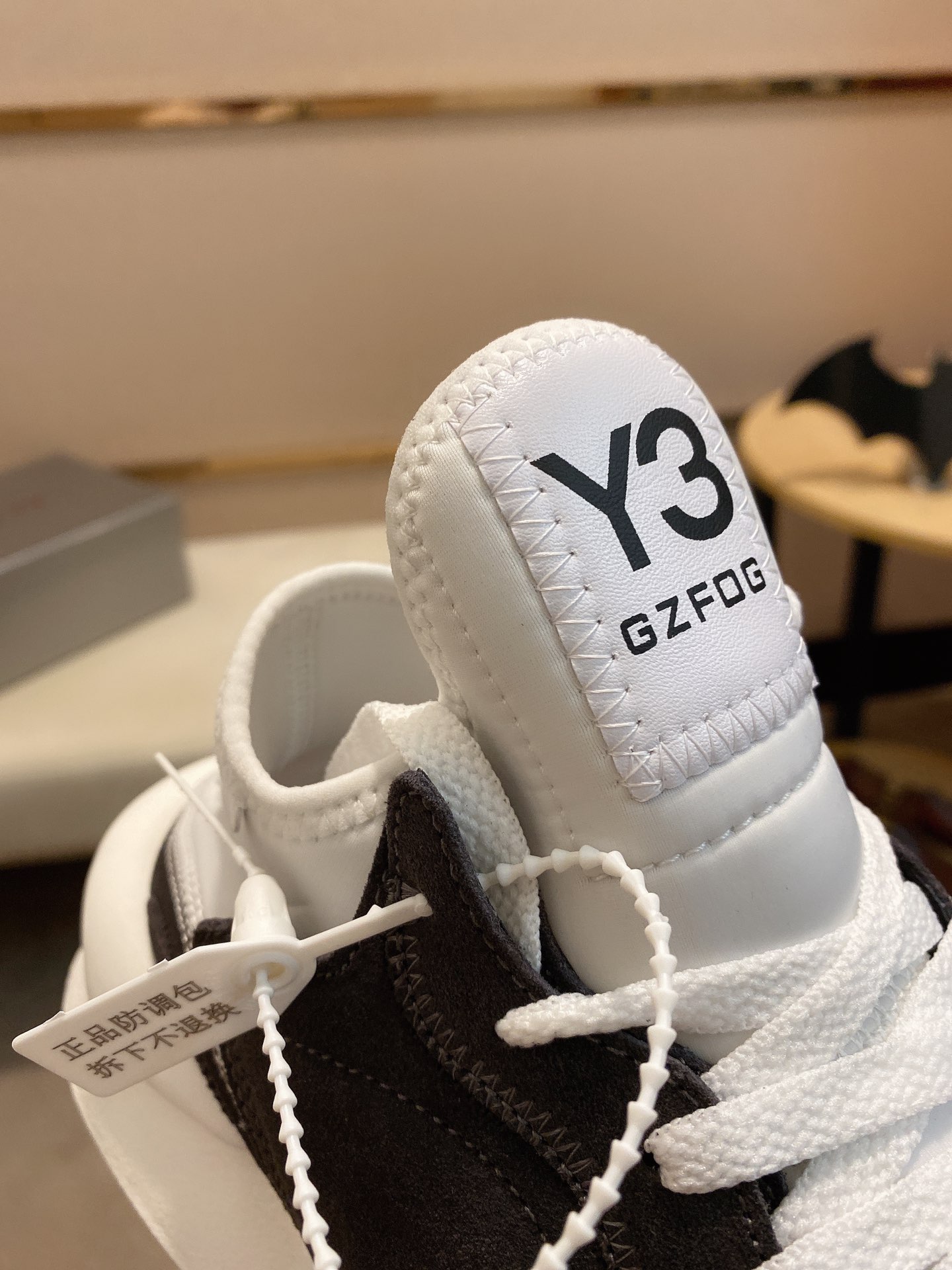 Y-3 Kaiwa Lace-Up Sneakers 44 - vstockx