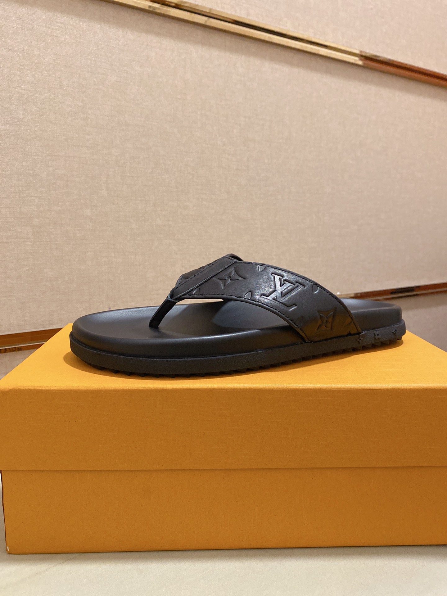 Louis Vuitton Slipper 8 - vstockx
