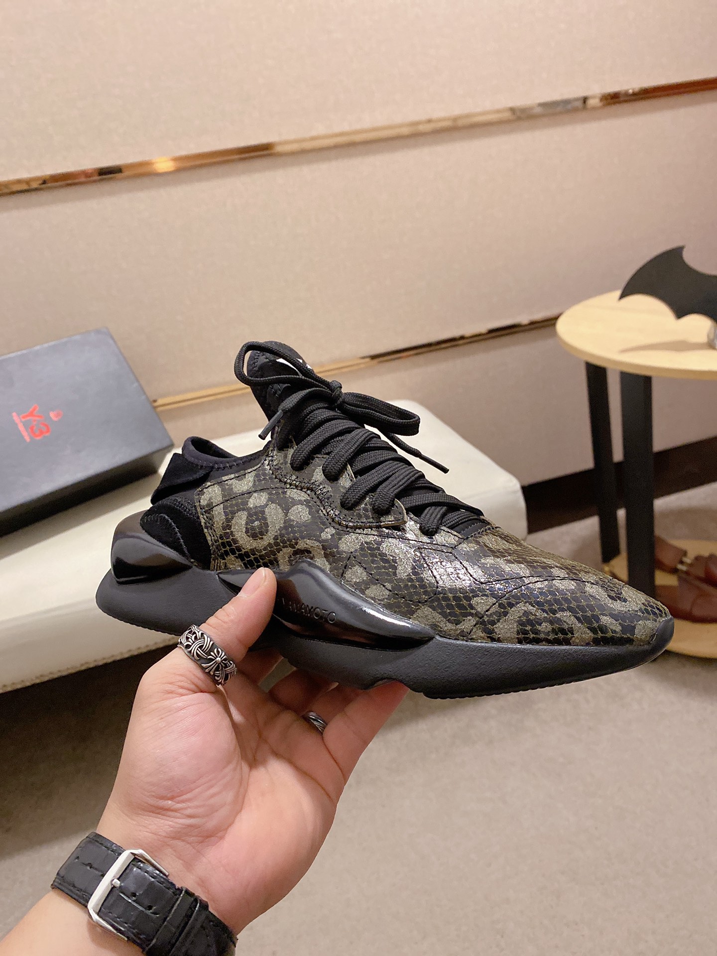 Y-3 Kaiwa Lace-Up Sneakers 15 - vstockx