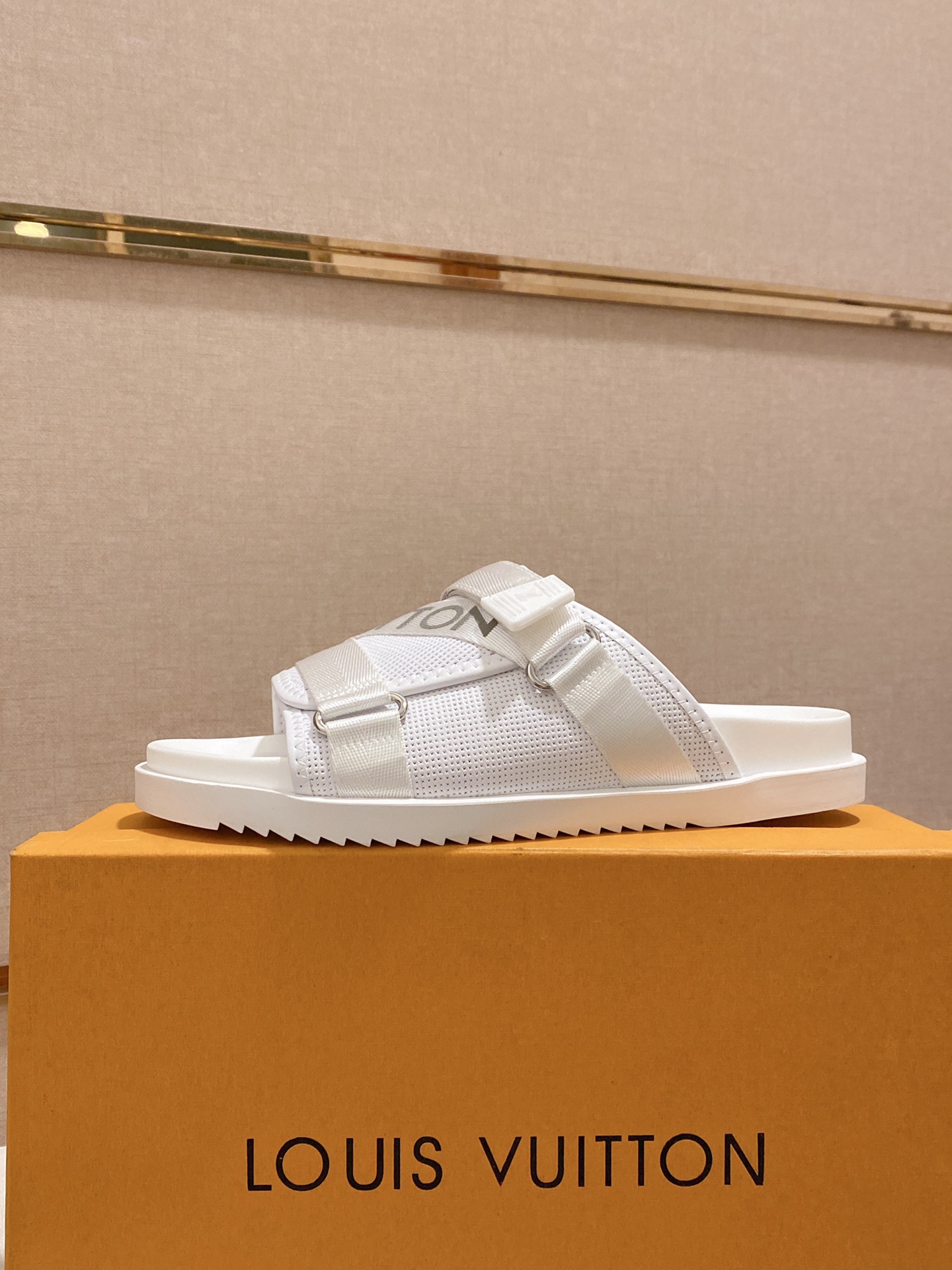 Louis Vuitton Honolulu Sneaker 1 - vstockx