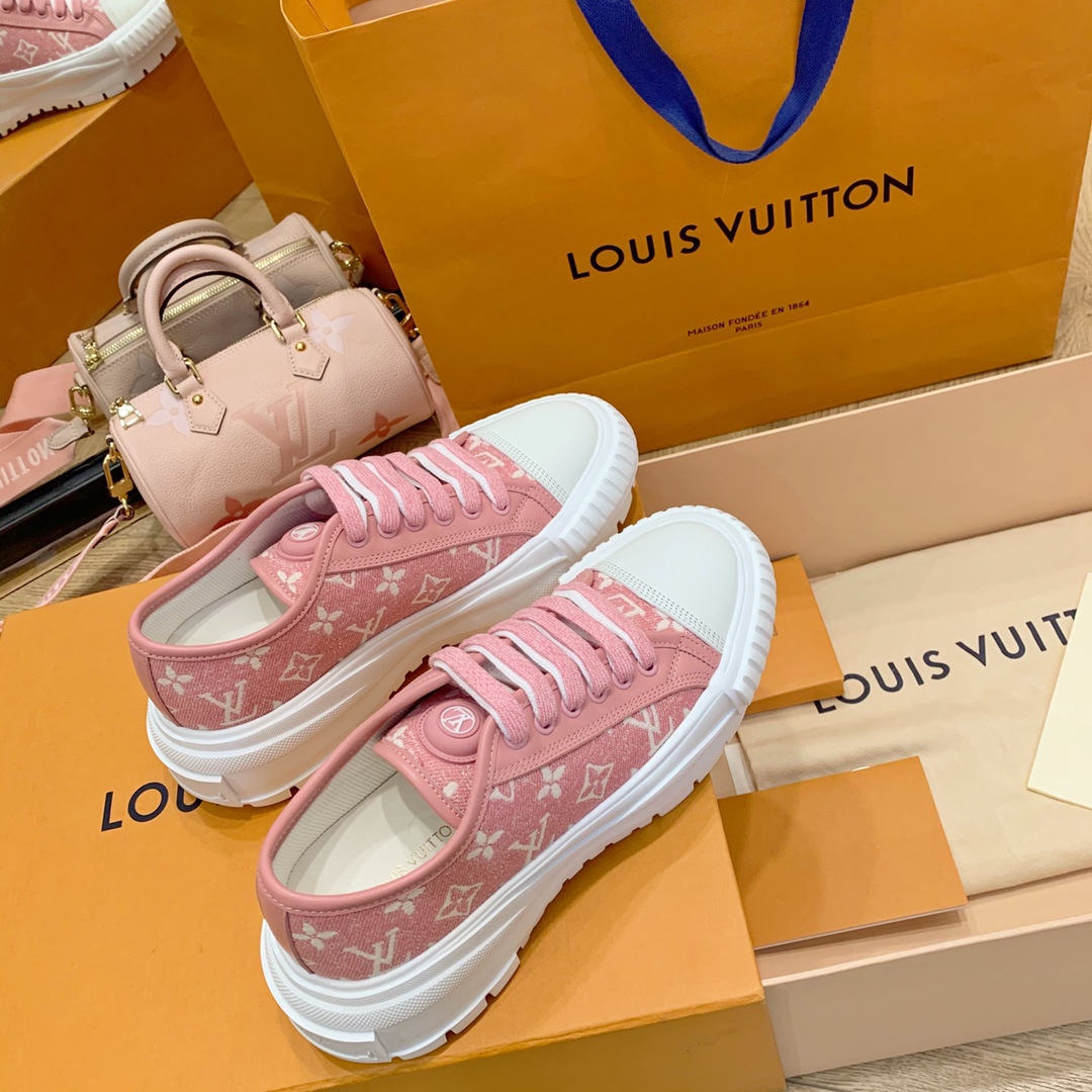 Louis Vuitton LV SQUAD TRAINER BOOTS 5 - vstockx