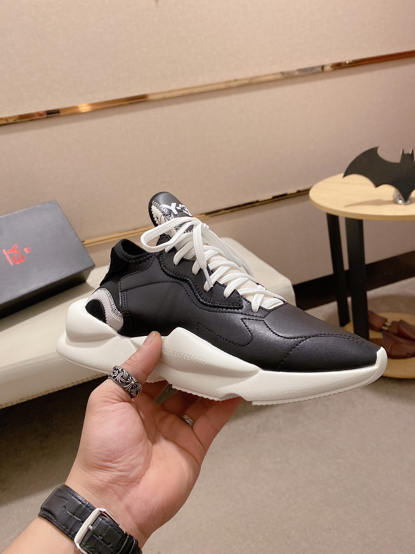 Y-3 Kaiwa Lace-Up Sneakers 24 - vstockx