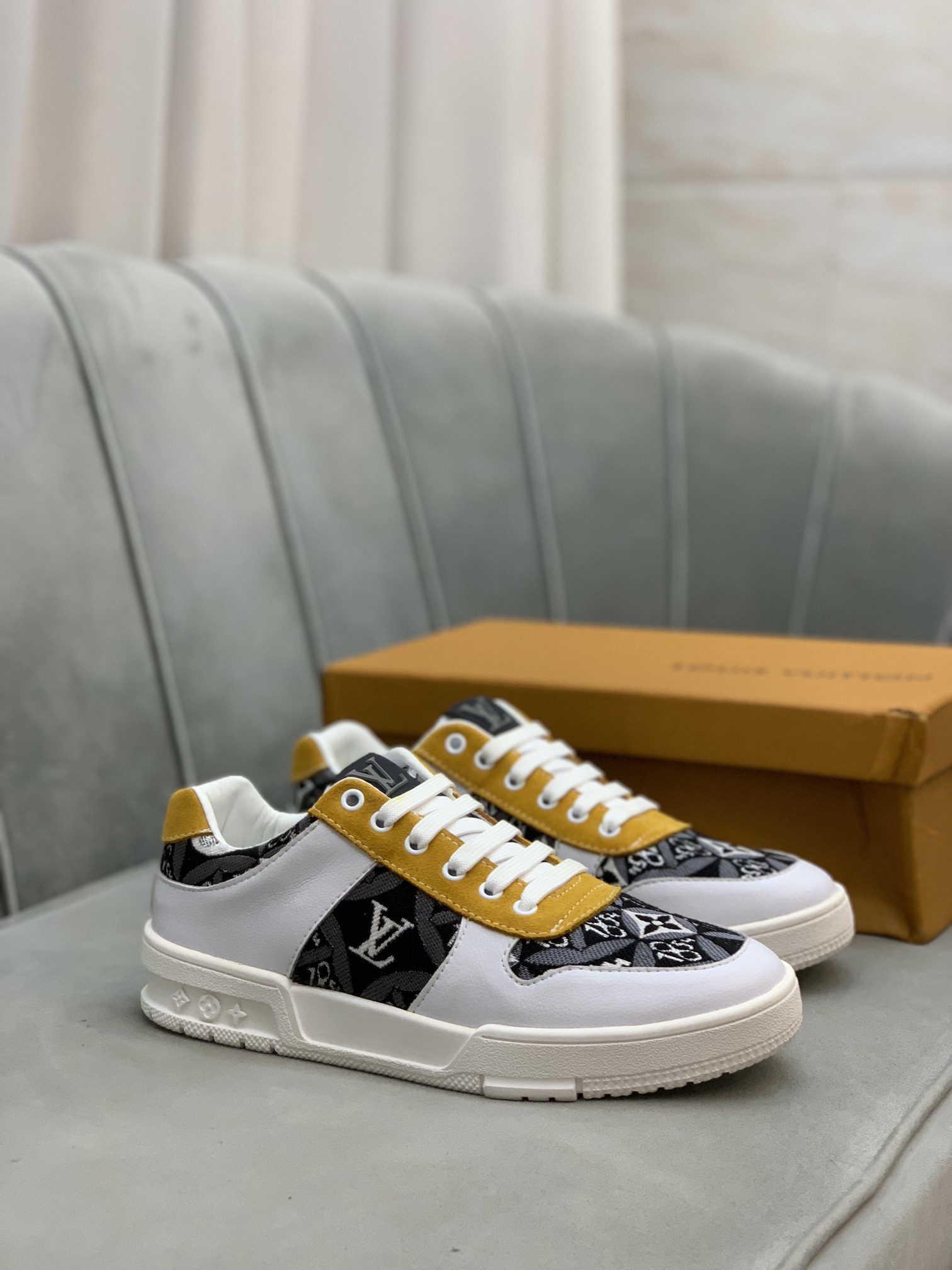 Louis Vuitton Low Top sneaker 11 - vstockx