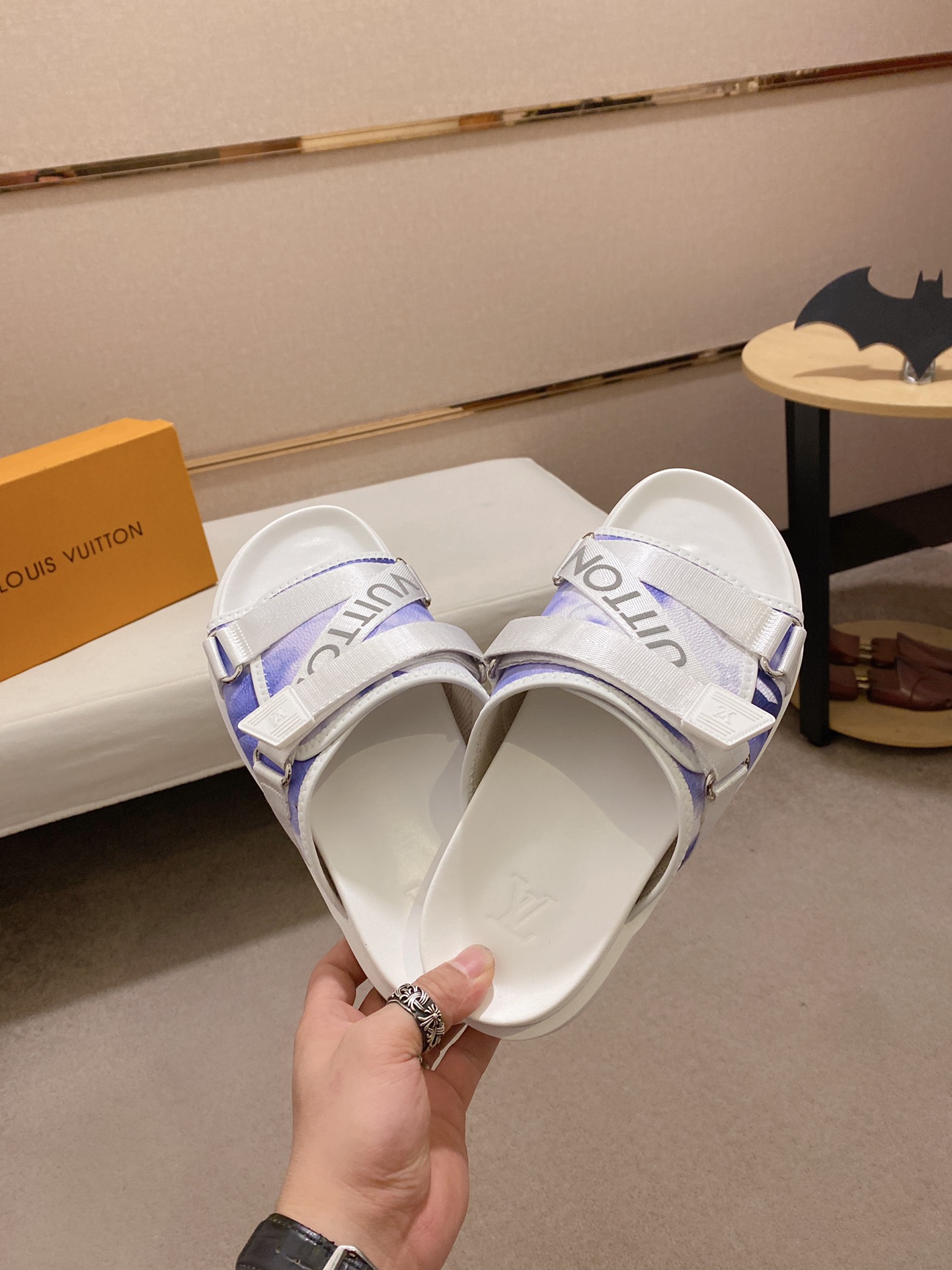Louis Vuitton Honolulu Sneaker 11 - vstockx
