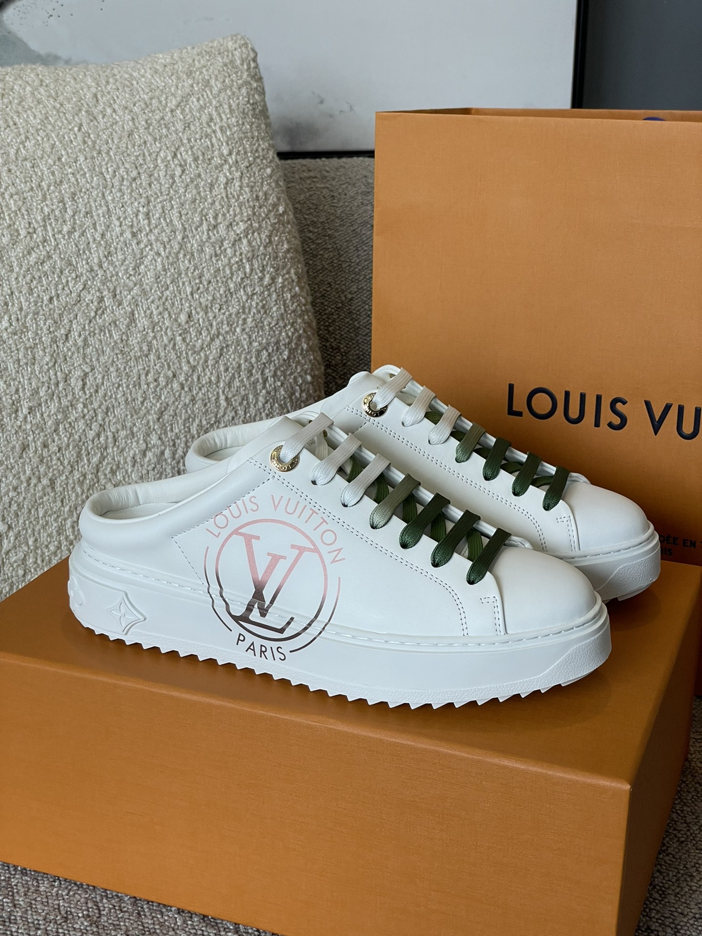 Louis Vuitton TIME OUT TRAINERS 1 - vstockx