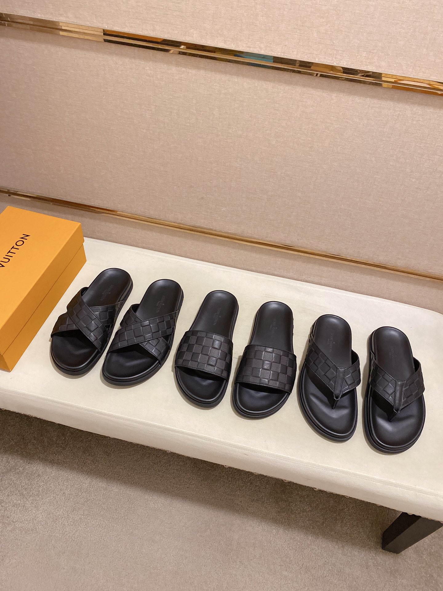 Louis Vuitton Slipper 6 - vstockx