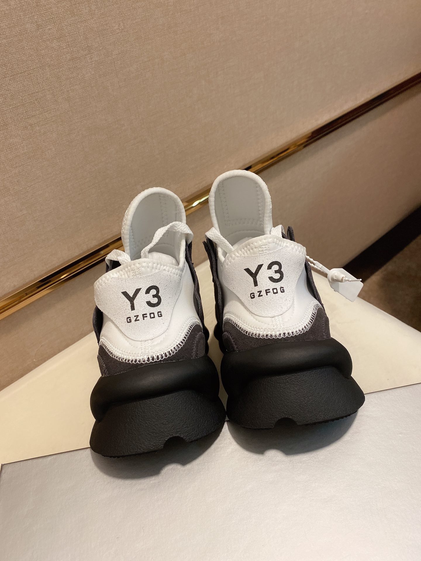 Y-3 Kaiwa Lace-Up Sneakers 47 - vstockx