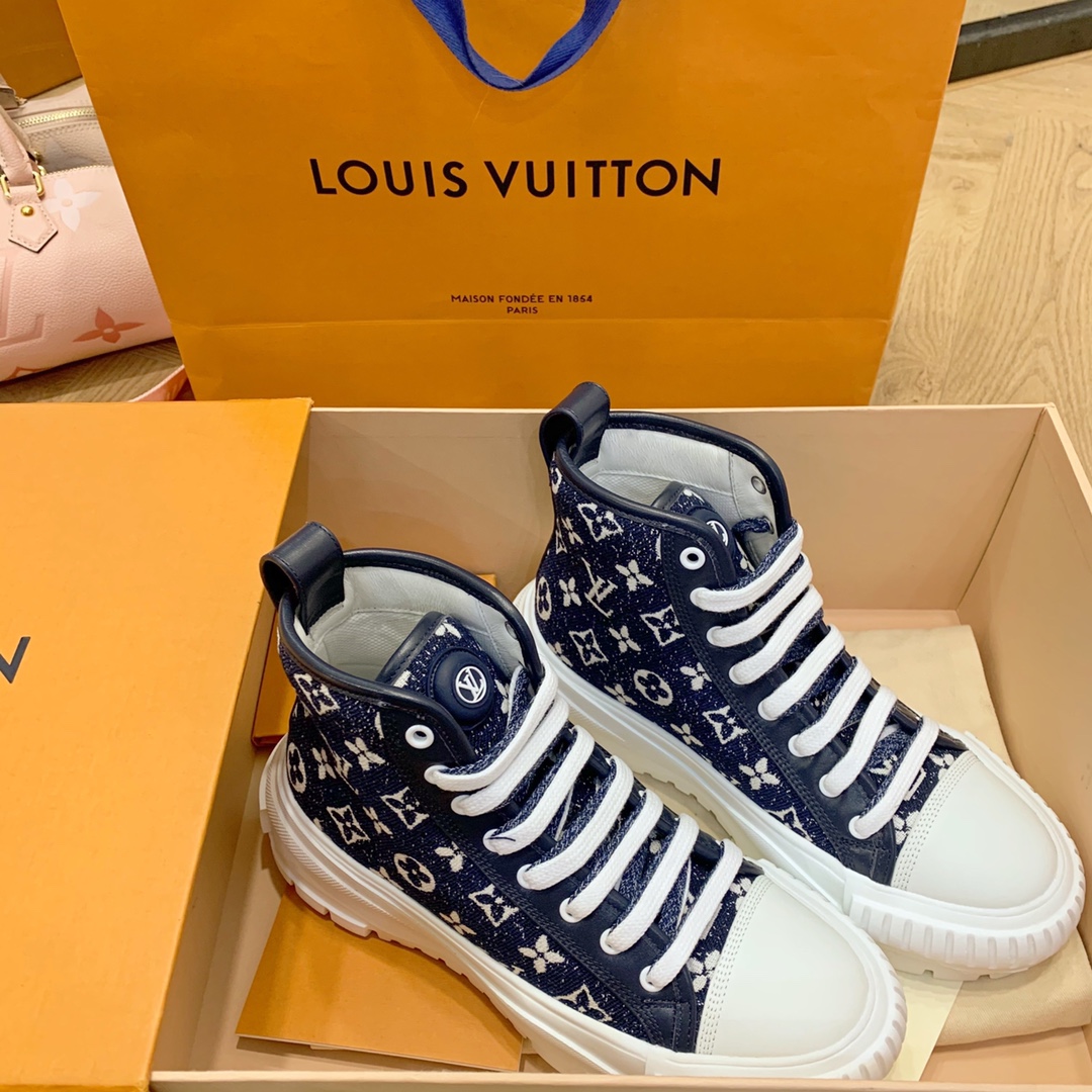 Louis Vuitton LV SQUAD TRAINER BOOTS 5 - vstockx