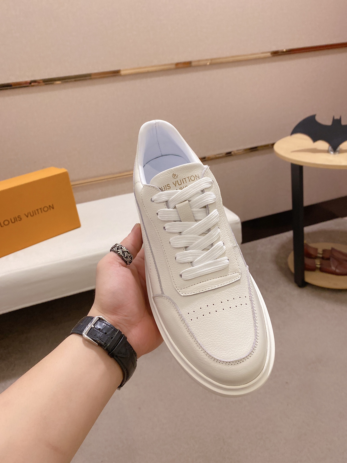 Louis Vuitton Low Top sneaker 125 - vstockx