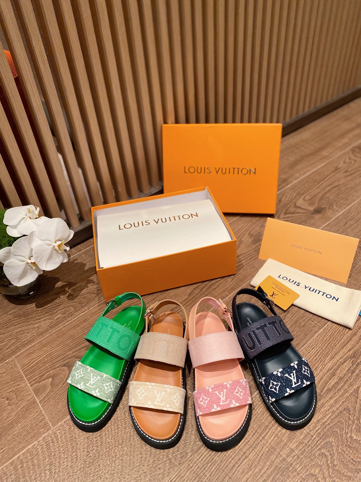 Louis Vuitton PASEO FLAT COMFORT SANDALS WOMEN 8 - vstockx