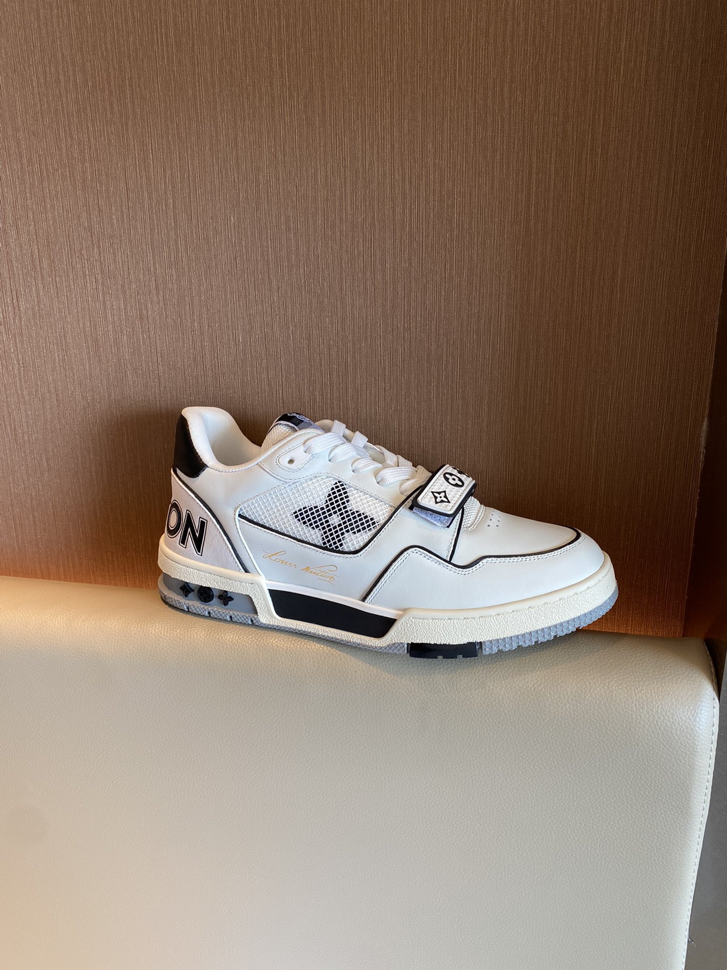 Louis Vuitton LV TRAINERS SNEAKER 9 - vstockx