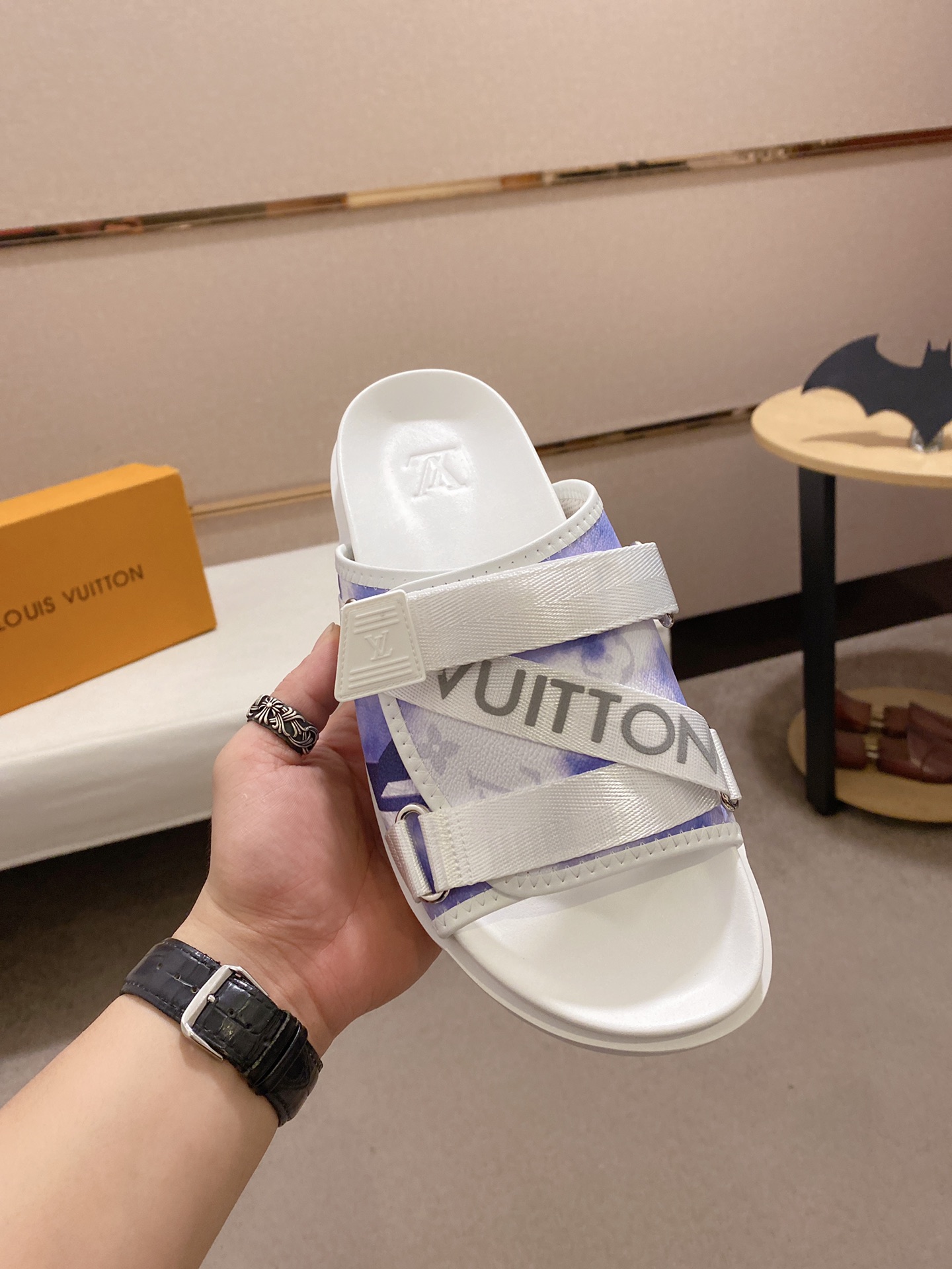 Louis Vuitton Honolulu Sneaker 11 - vstockx