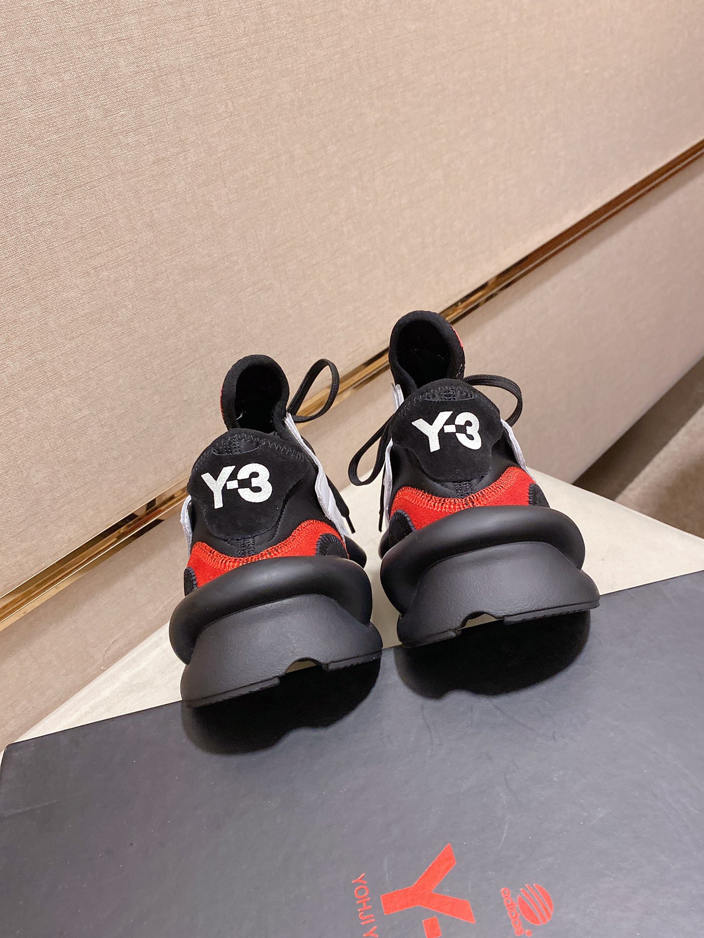 Y-3 Kaiwa Lace-Up Sneakers 20 - vstockx
