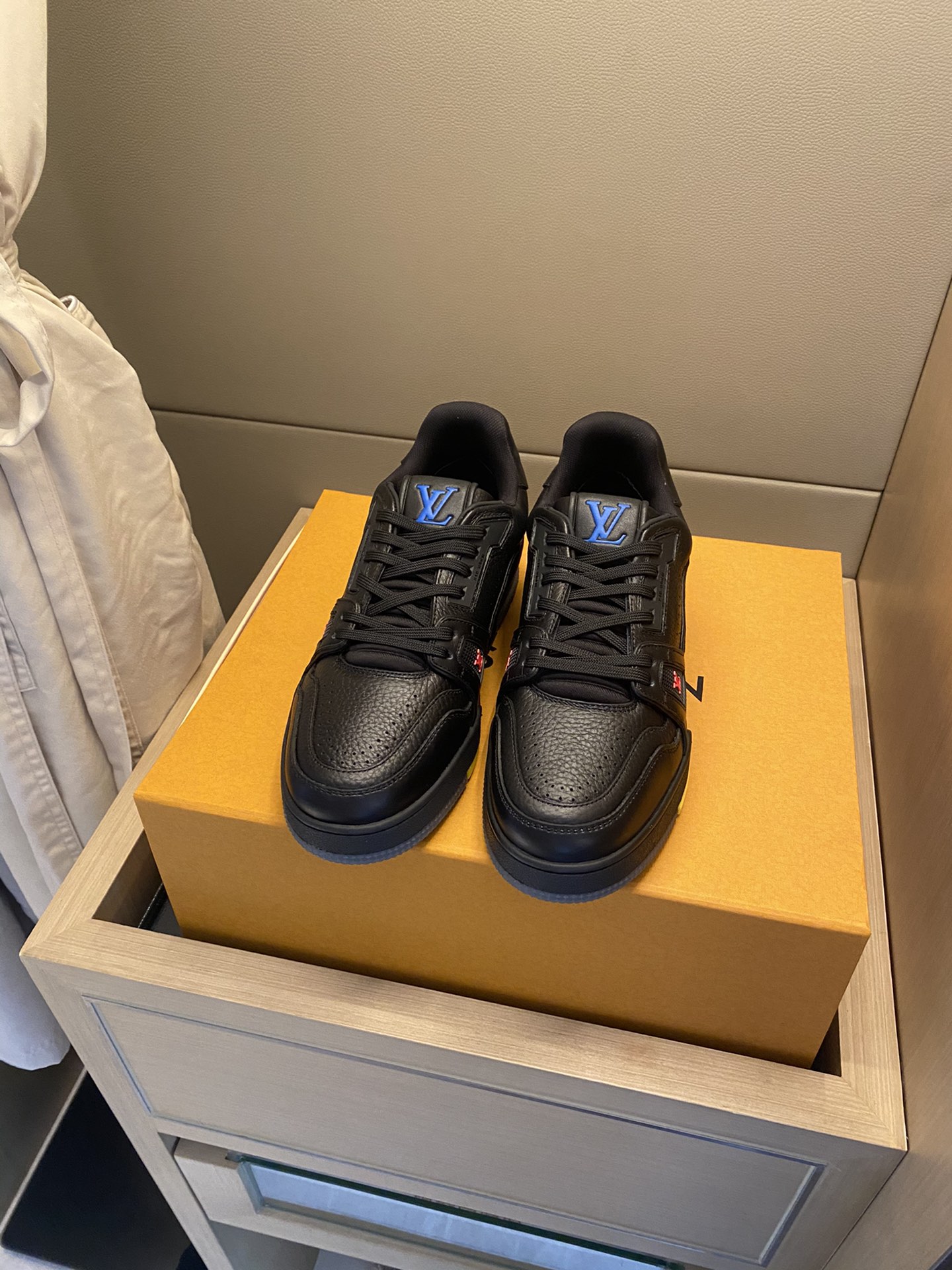 Louis Vuitton LV TRAINERS SNEAKER 9 - vstockx