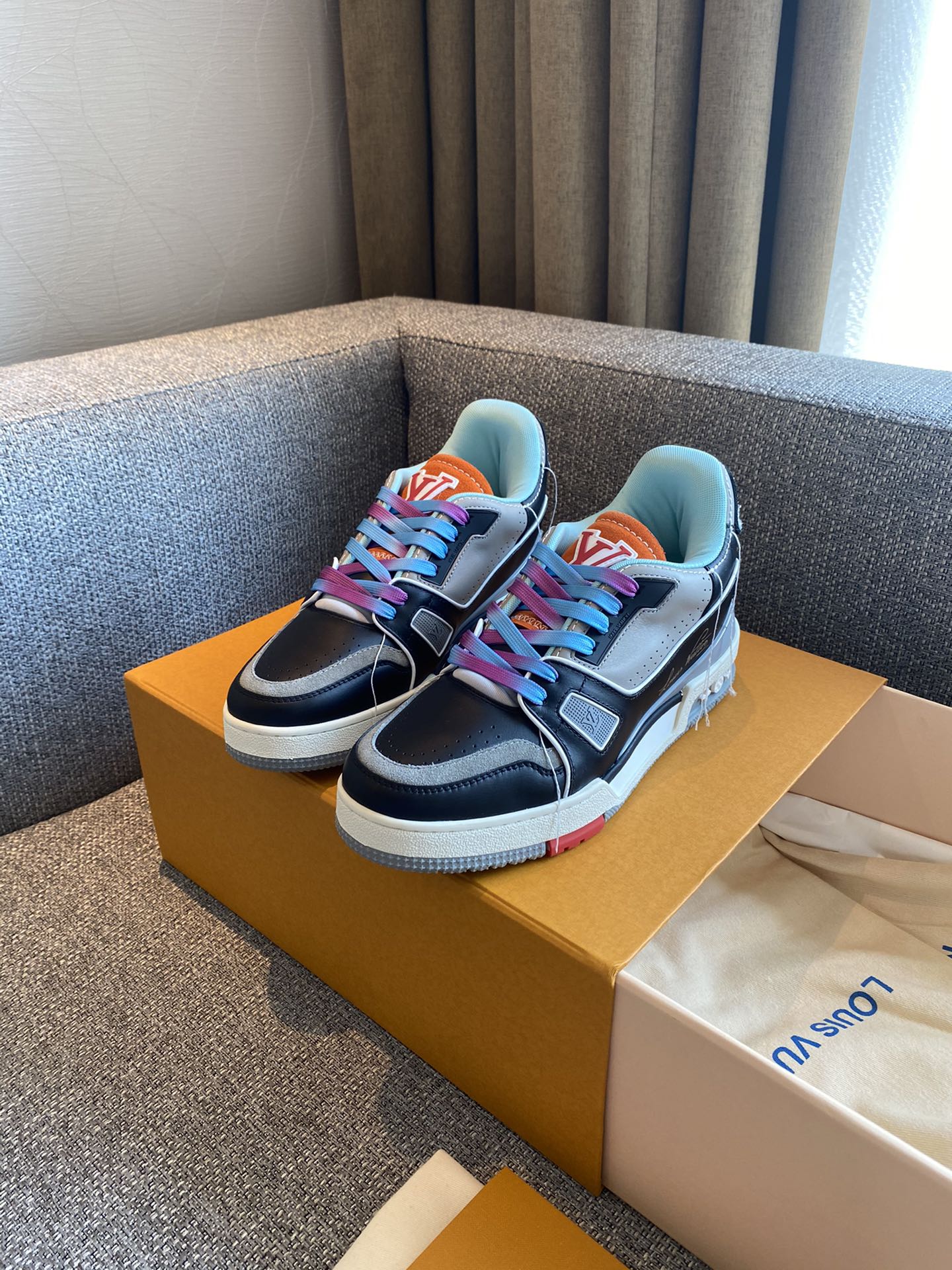 Louis Vuitton LV TRAINERS SNEAKER 9 - vstockx
