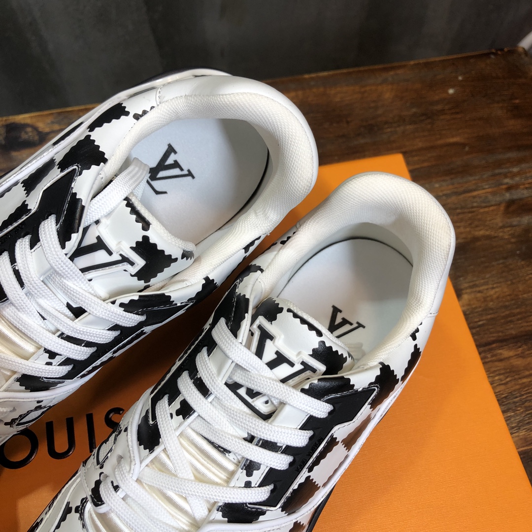 Louis Vuitton Trainer Sneakers 52 - vstockx