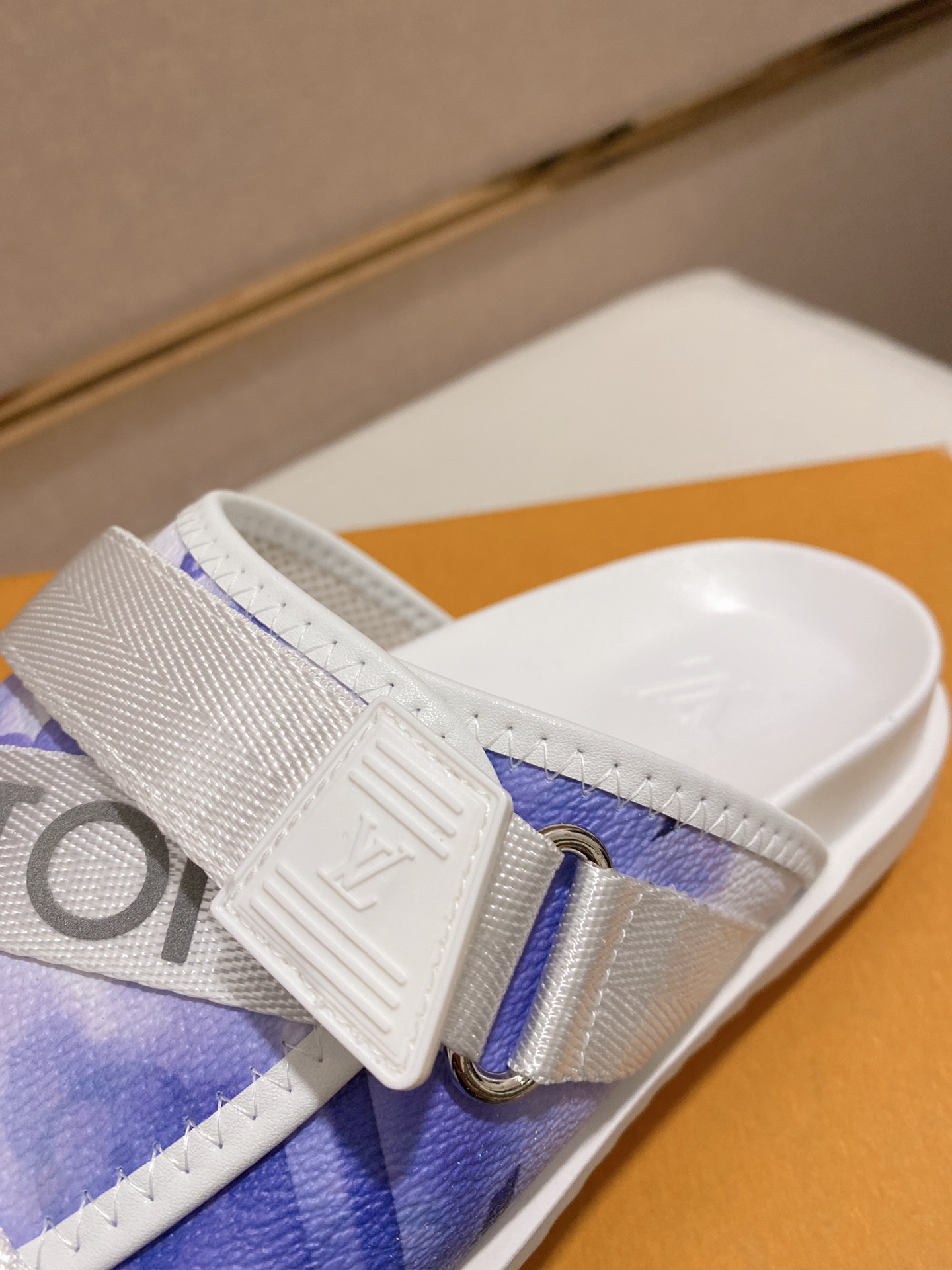 Louis Vuitton Honolulu Sneaker 11 - vstockx