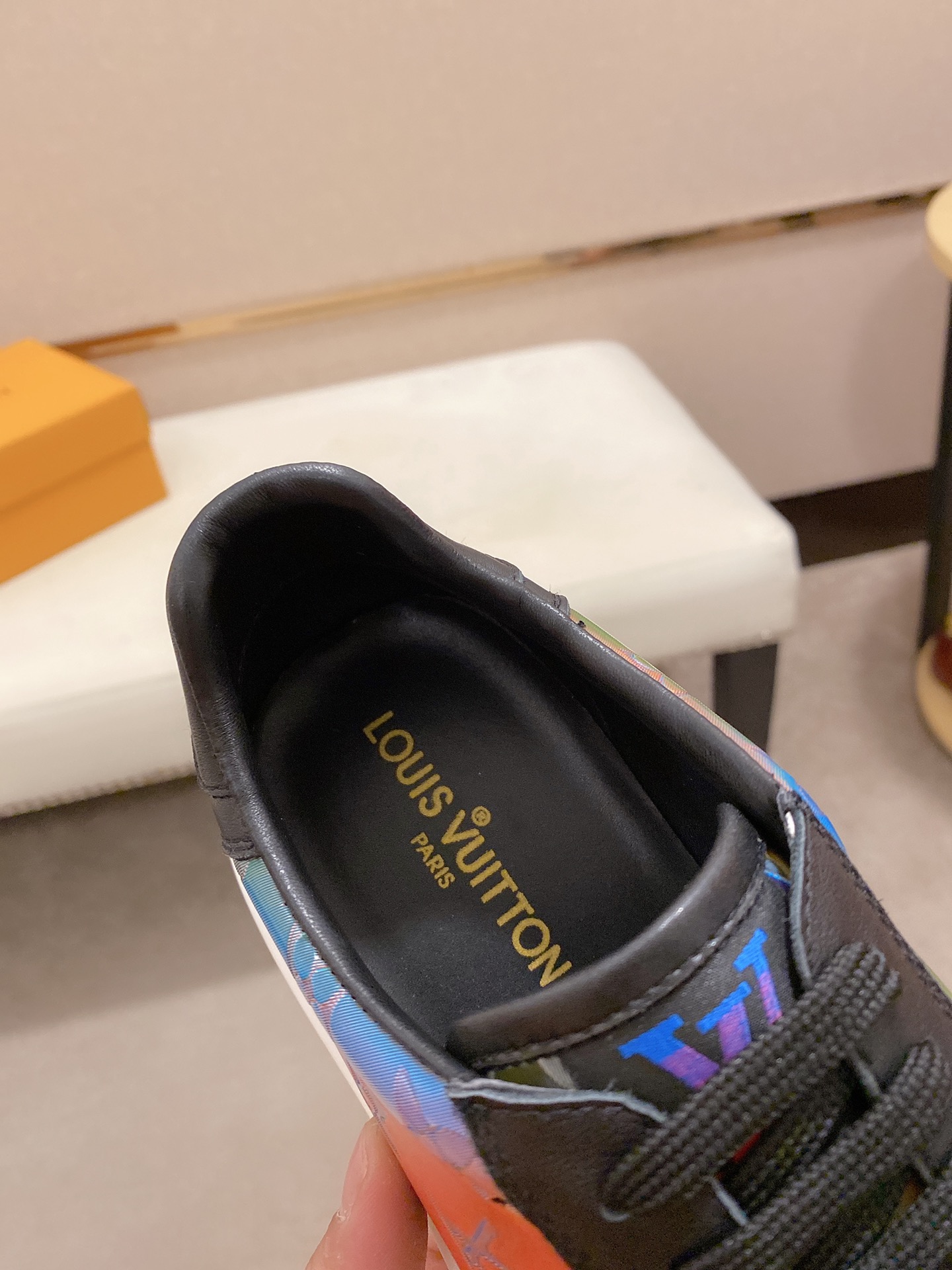 Louis Vuitton Low Top sneaker 117 - vstockx
