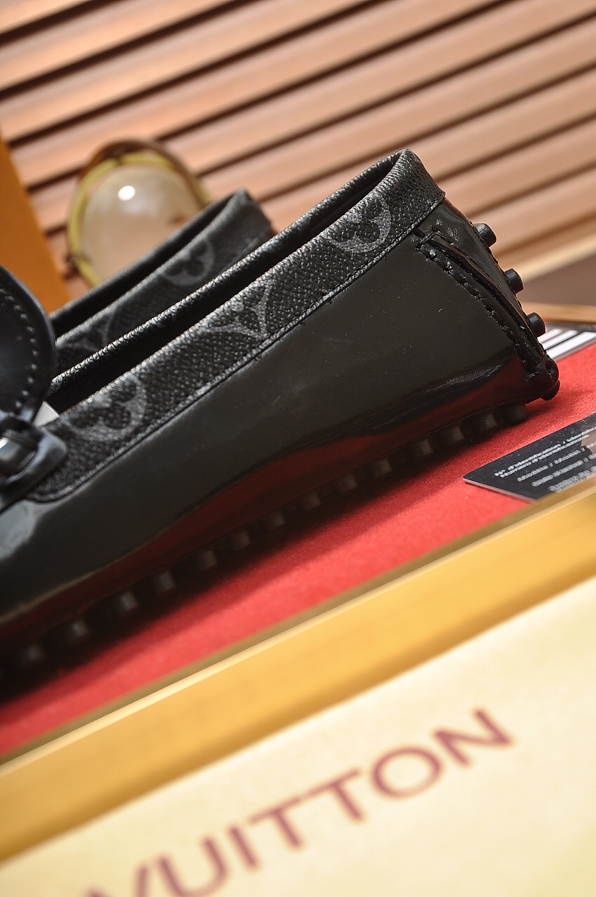 Louis Vuitton Leather Boots 18 - vstockx