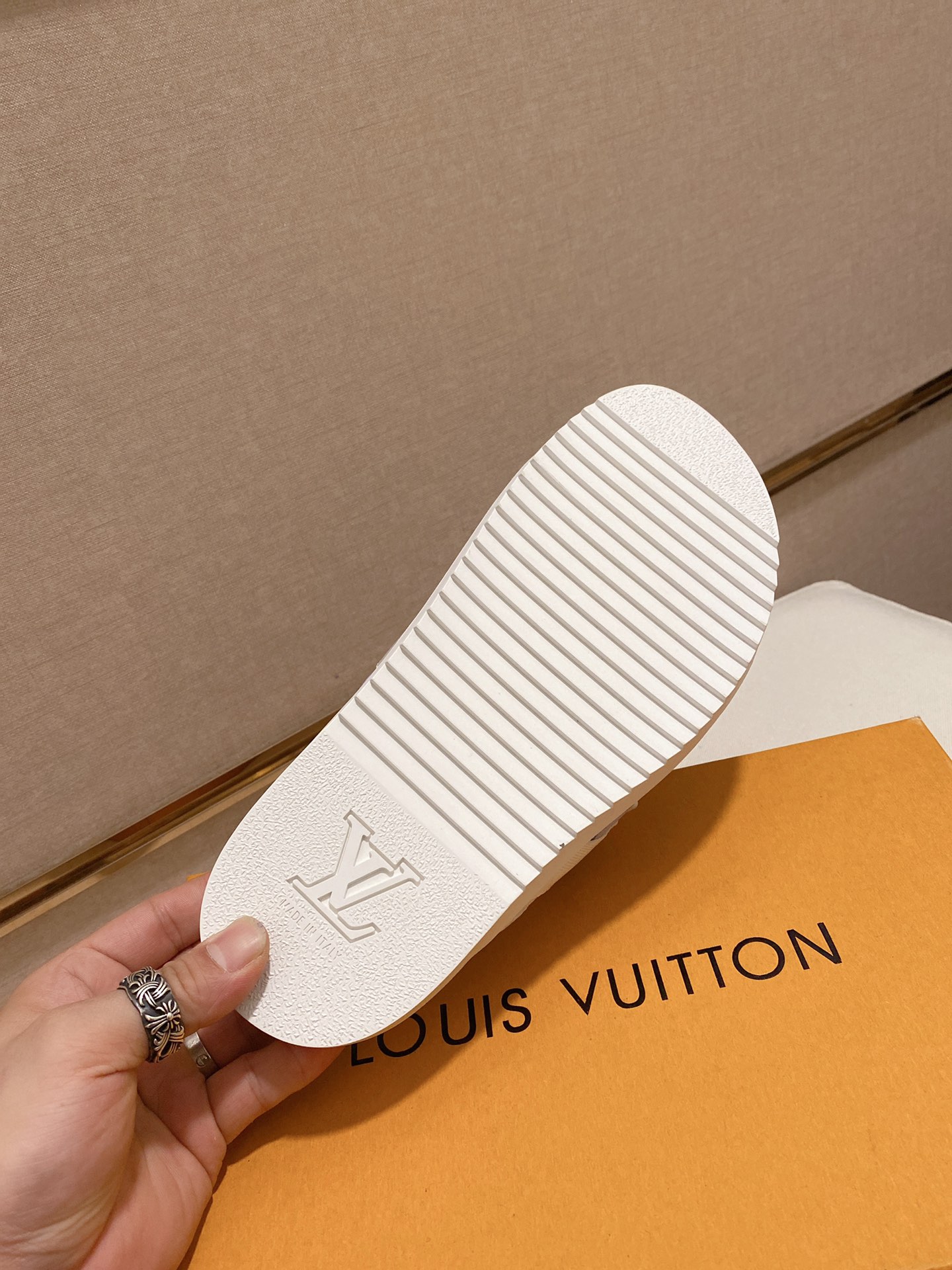 Louis Vuitton Honolulu Sneaker 11 - vstockx