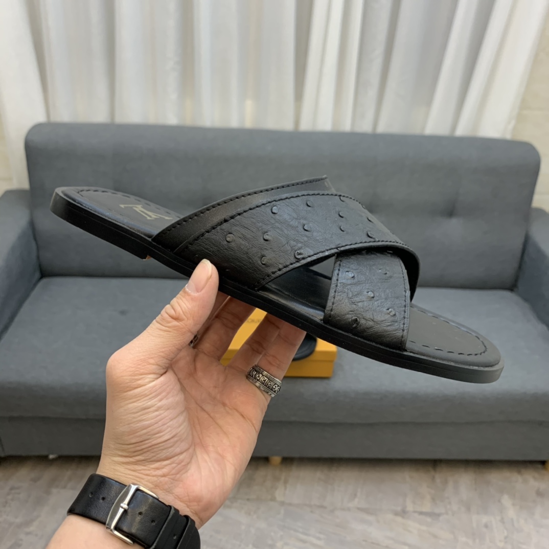 Louis Vuitton Slipper 136 - vstockx