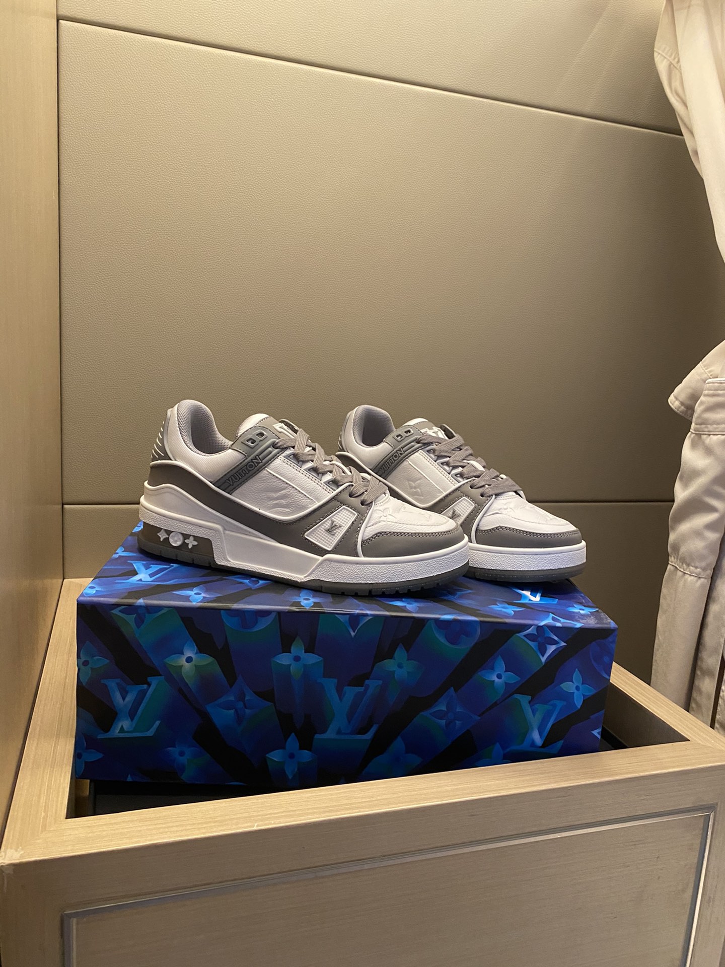 Louis Vuitton LV TRAINERS SNEAKER 9 - vstockx