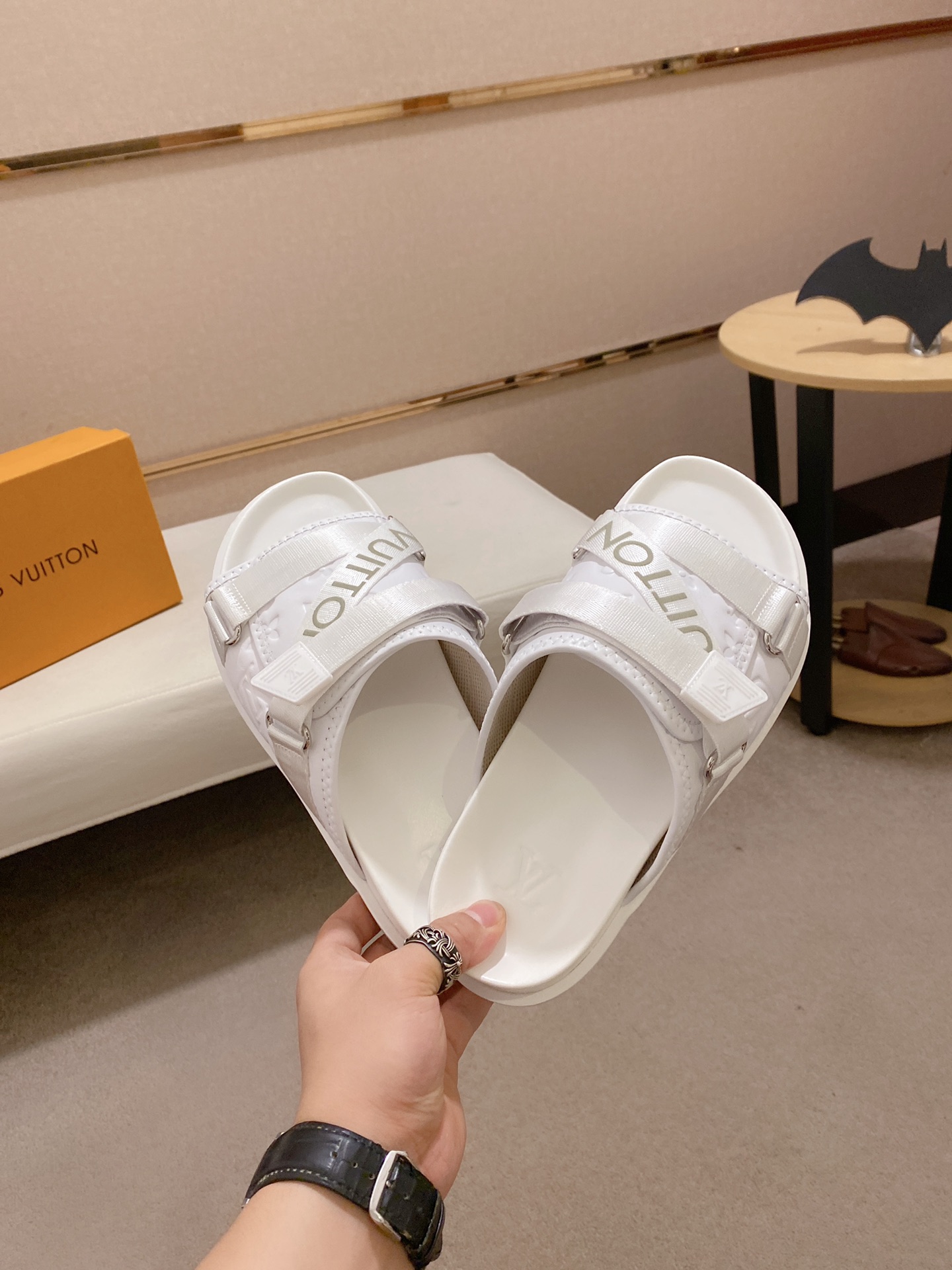 Louis Vuitton Honolulu Sneaker 4 - vstockx