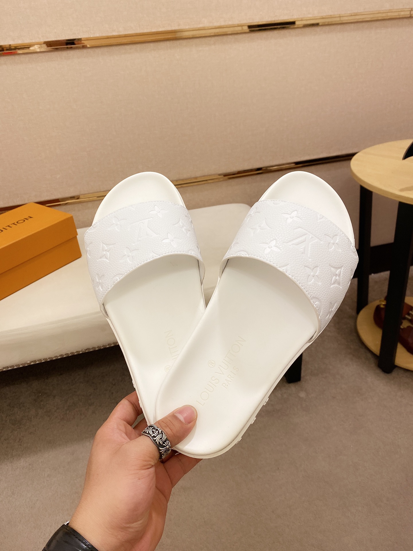Louis Vuitton Slipper 14 - vstockx