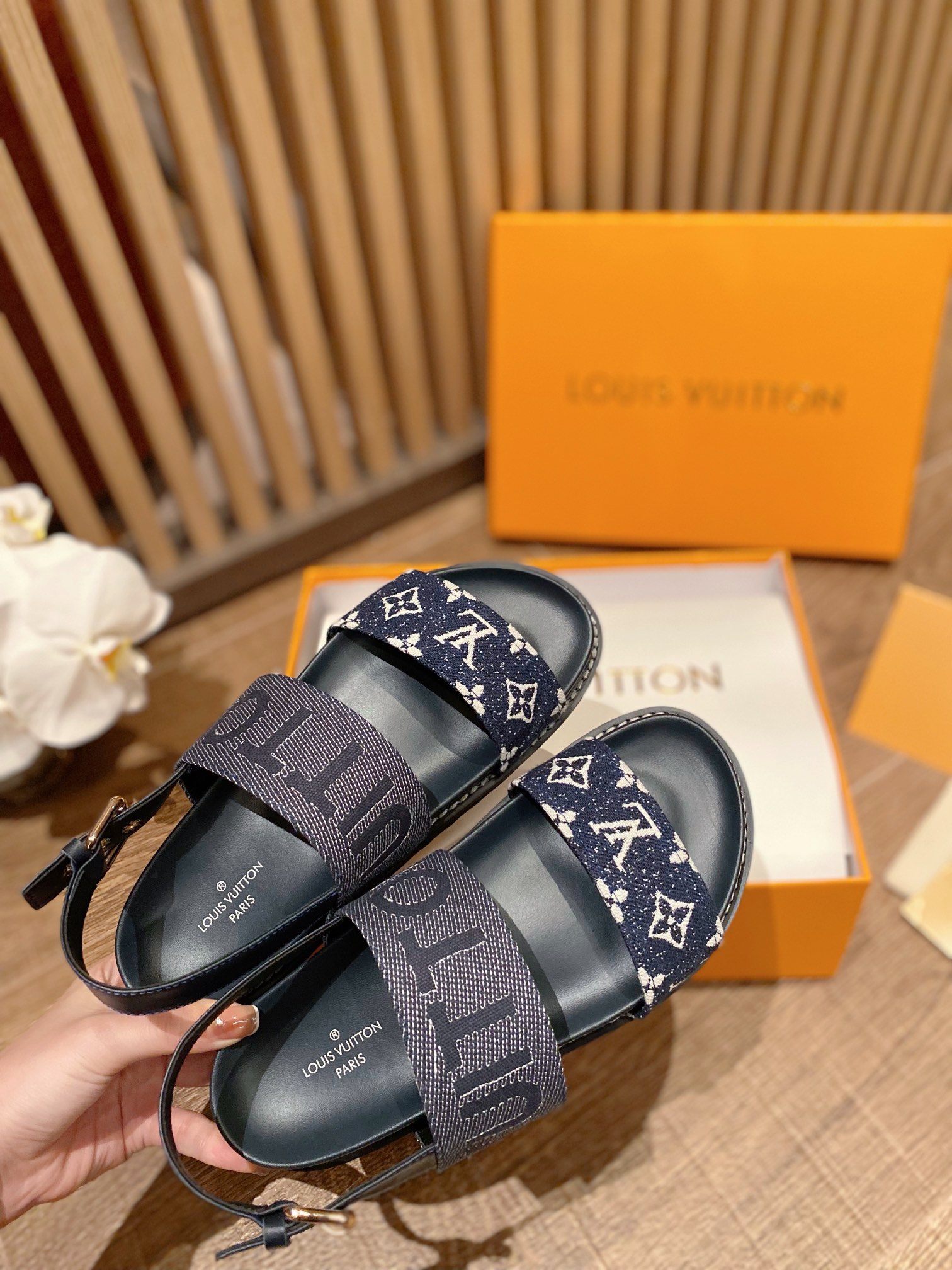 Louis Vuitton PASEO FLAT COMFORT SANDALS WOMEN 8 - vstockx