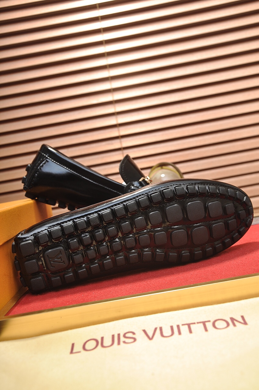 Louis Vuitton Leather Boots 16 - vstockx