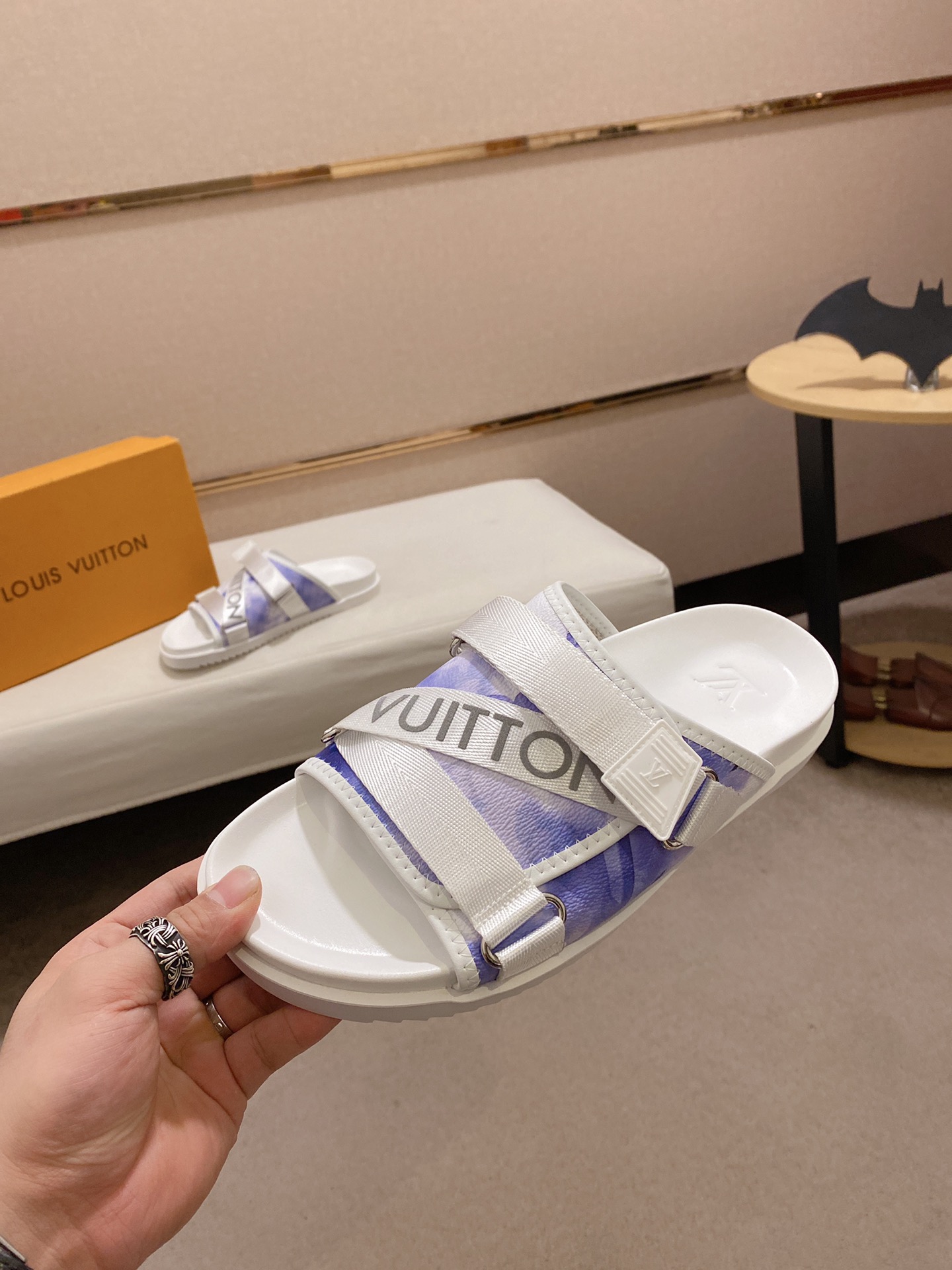 Louis Vuitton Honolulu Sneaker 11 - vstockx