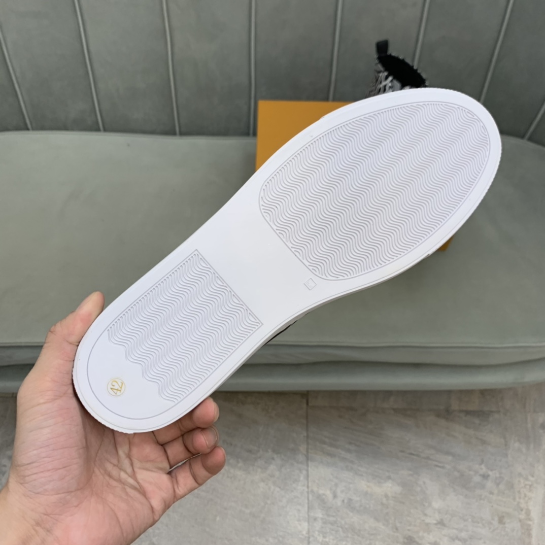 Louis Vuitton High Top sneaker 10 - vstockx