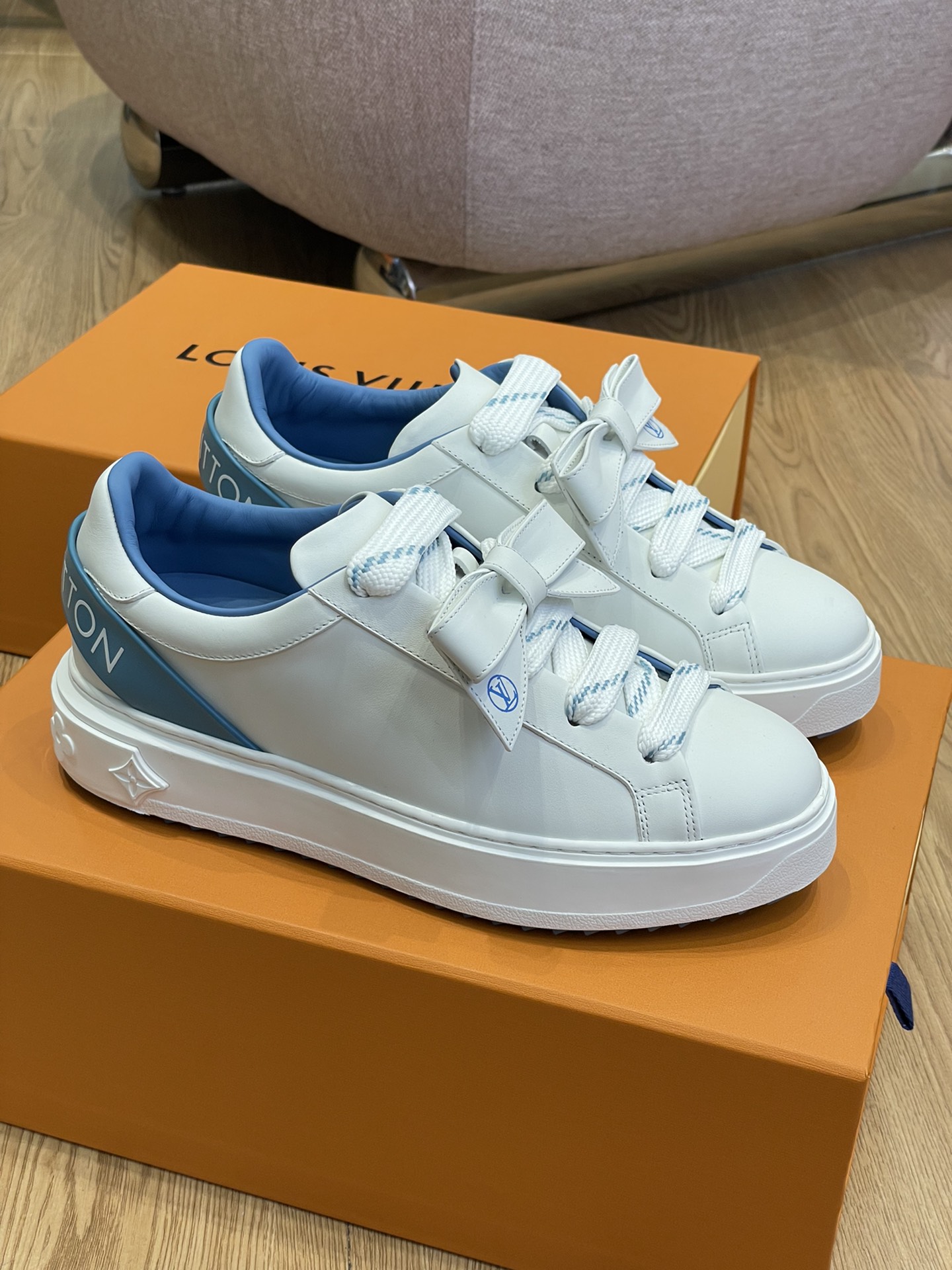 Louis Vuitton SNEAKER 4 - vstockx