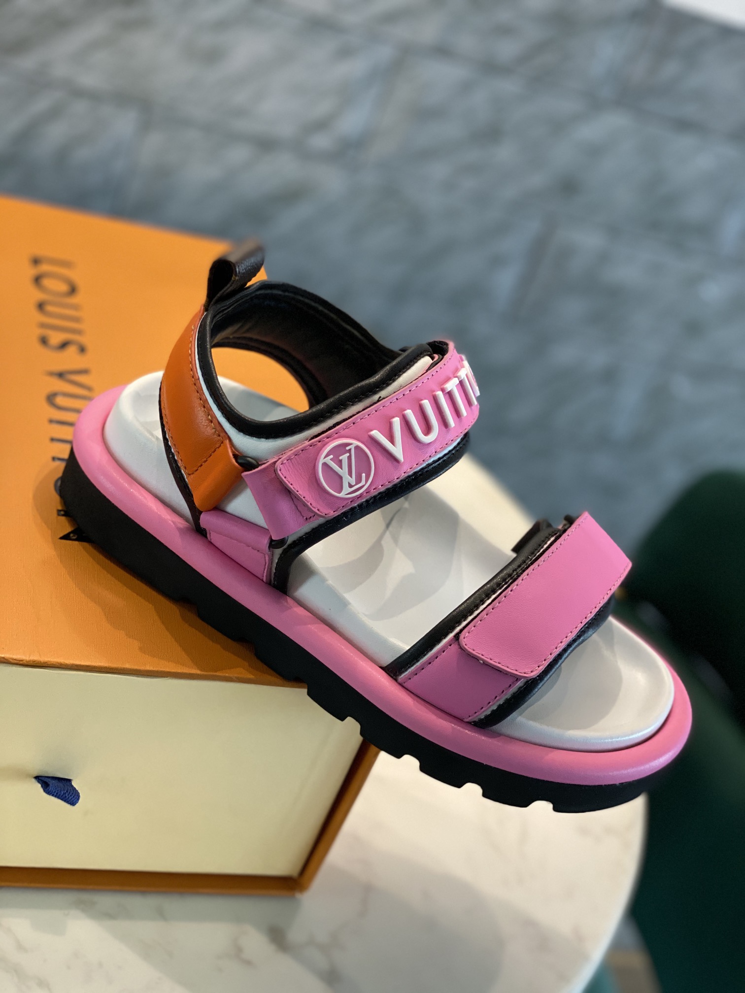 Louis Vuitton PASEO FLAT COMFORT SANDALS WOMEN 9 - vstockx