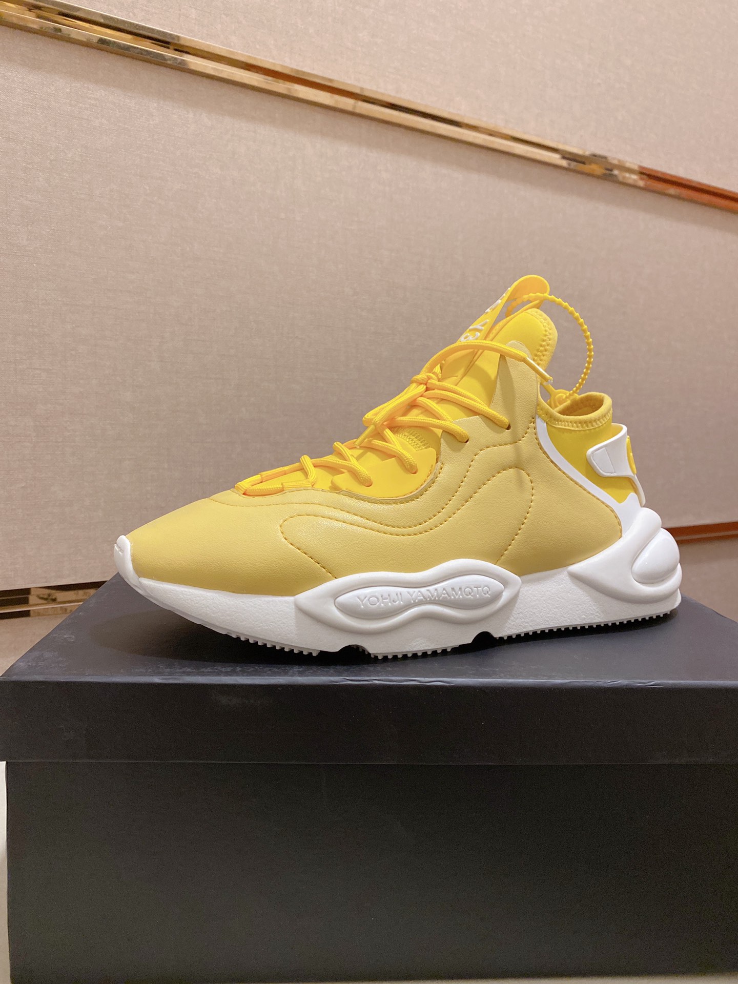 Y-3 Kaiwa Lace-Up Sneakers 3 - vstockx