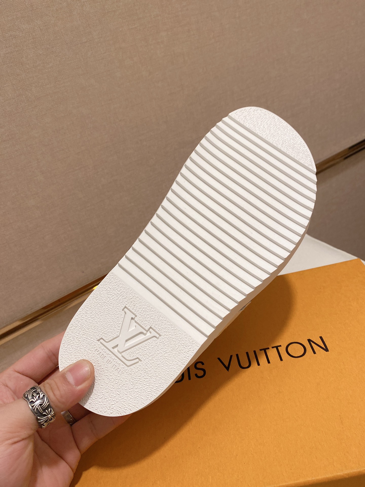 Louis Vuitton Honolulu Sneaker 7 - vstockx