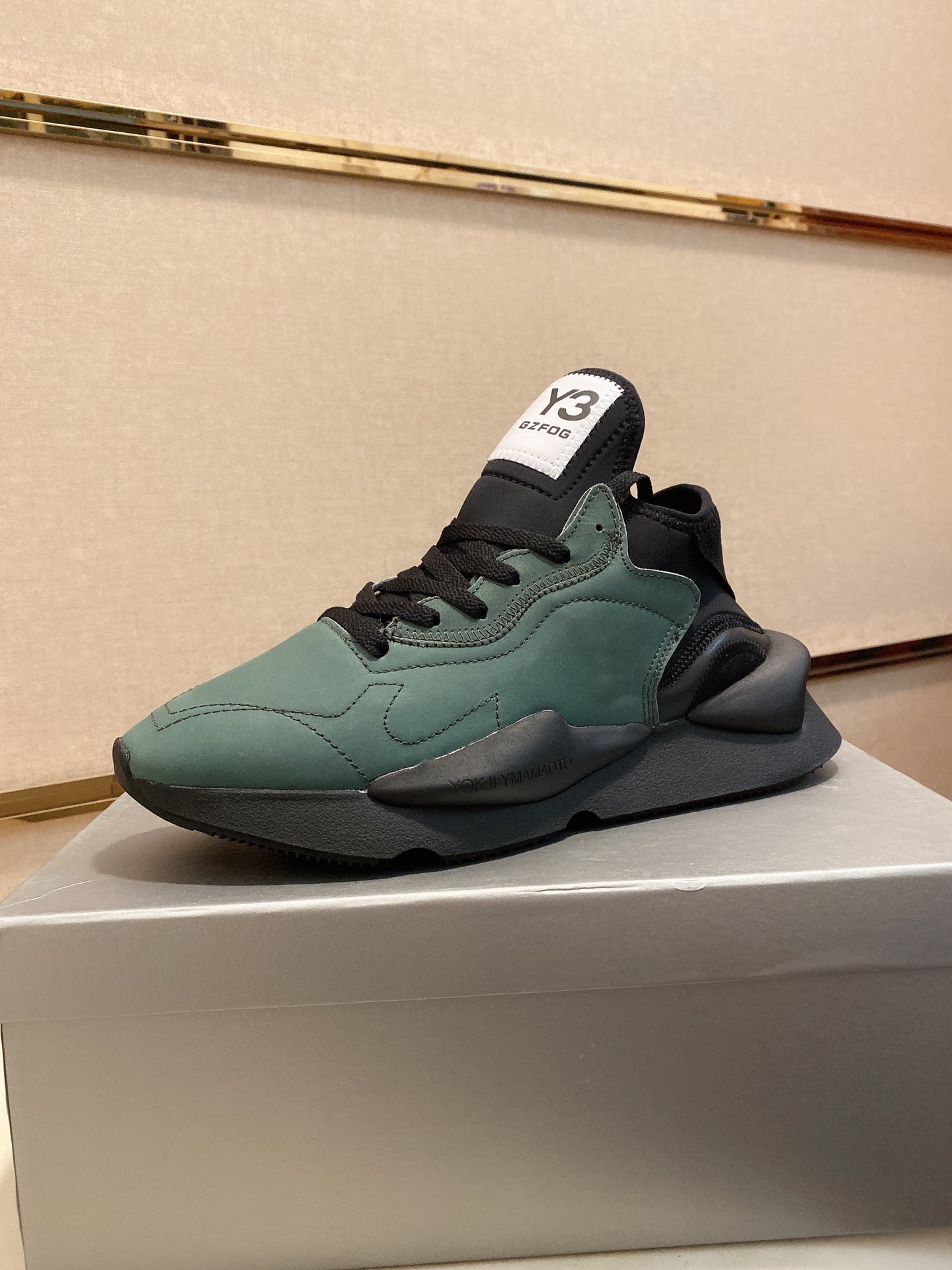 Y-3 Kaiwa Lace-Up Sneakers 42 - vstockx