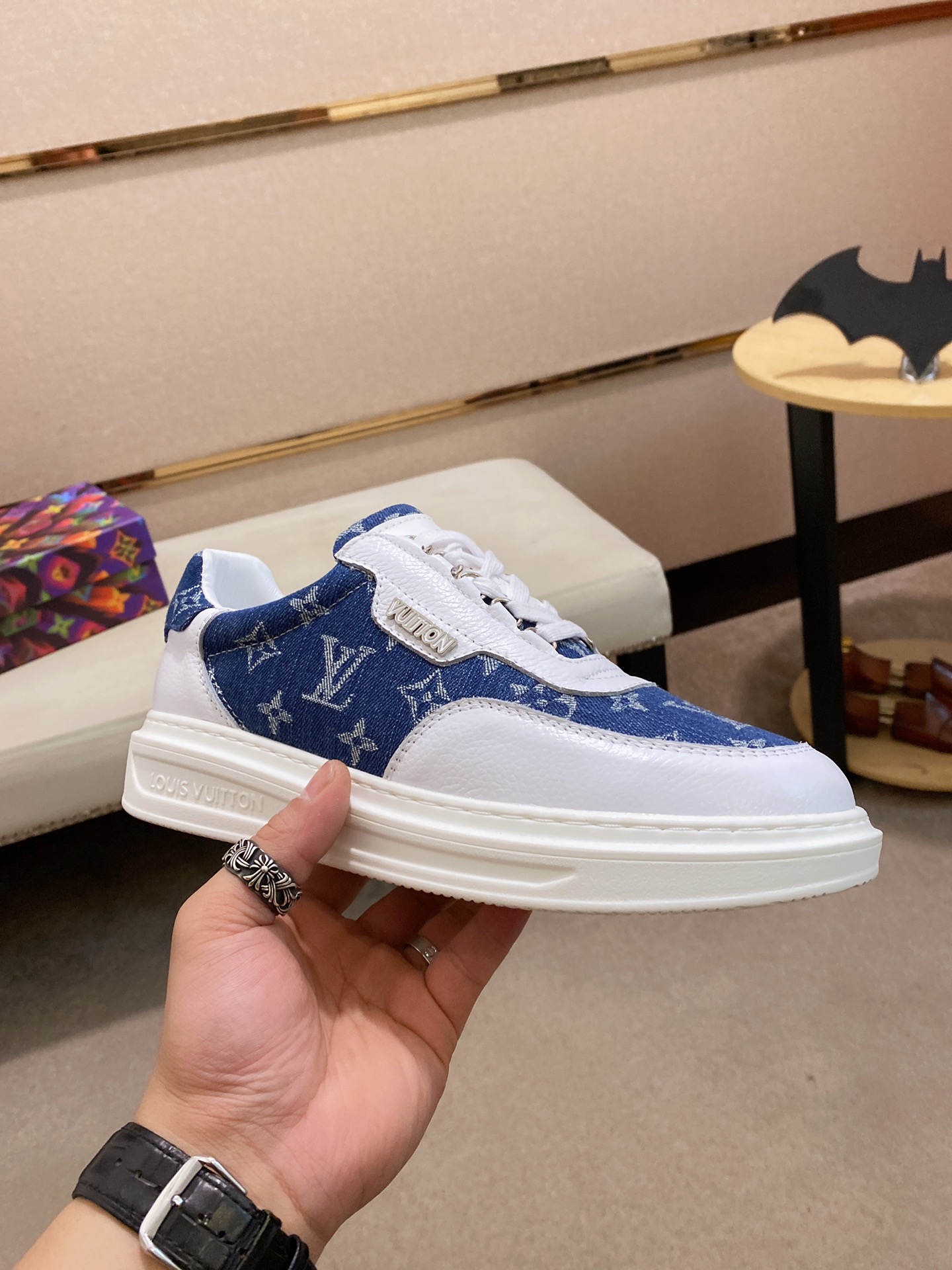 Louis Vuitton Low Top sneaker 108 - vstockx