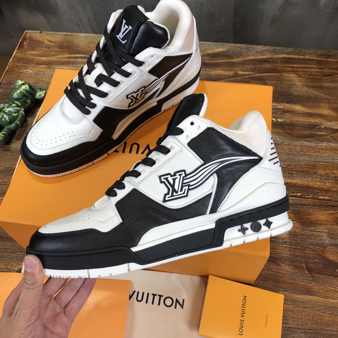 Louis Vuitton Trainer Sneakers 11 - vstockx