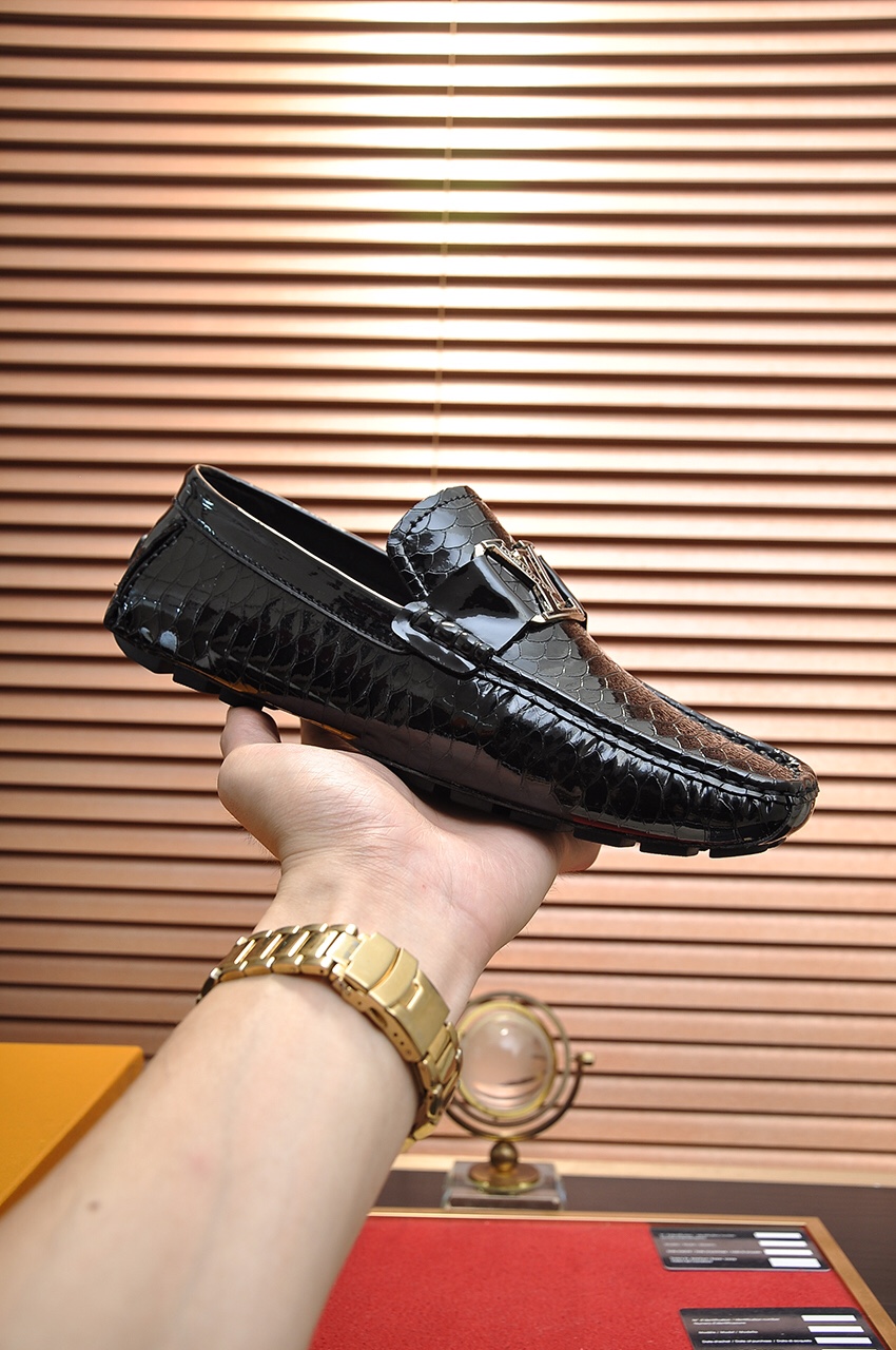 Louis Vuitton Leather Boots 14 - vstockx